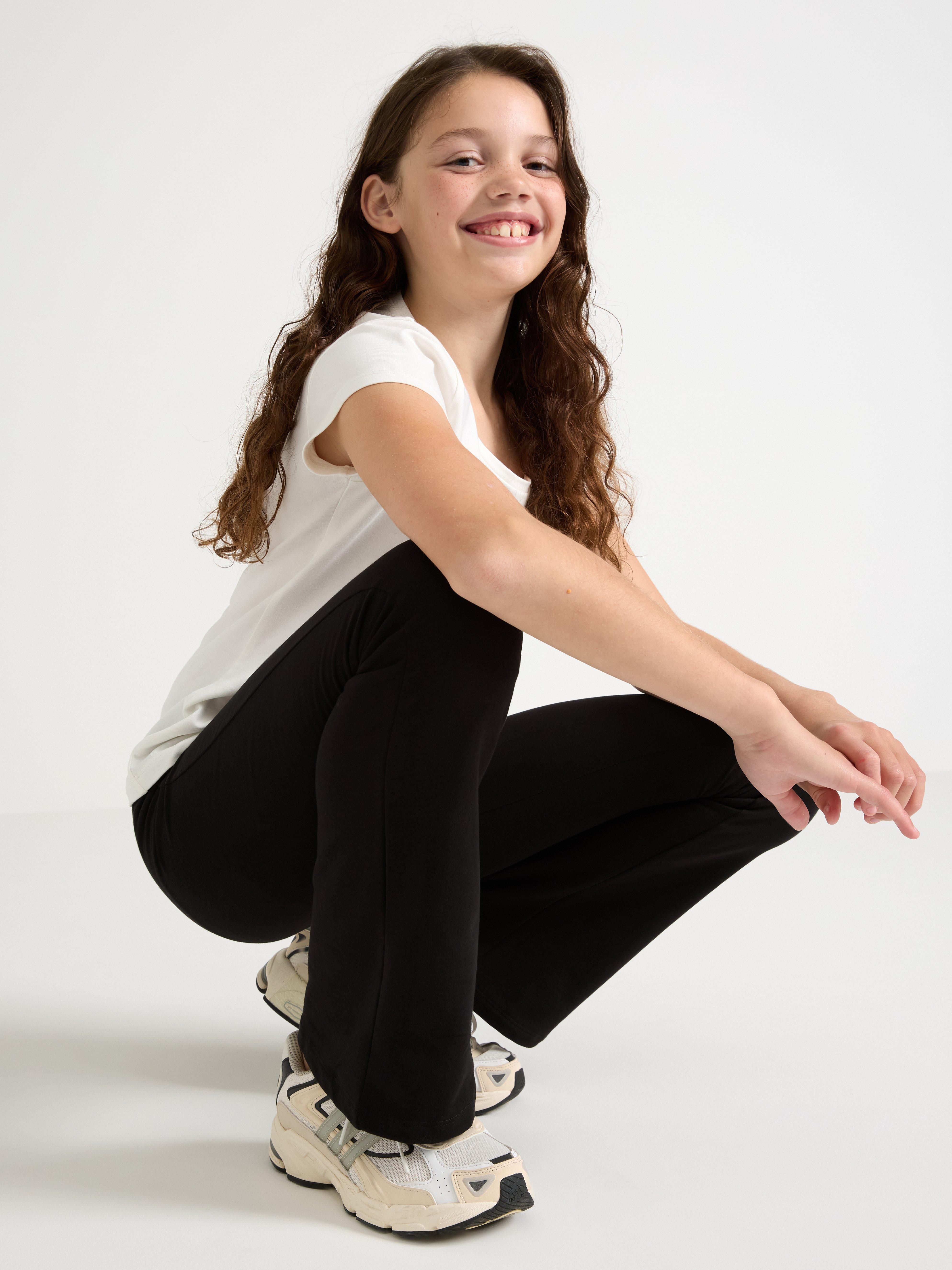 Calça legging flare com interior escovado, preta.