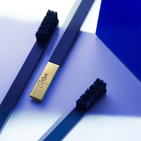 APRIORI zubní kartáček Sapphire Blue Gold střední velikosti