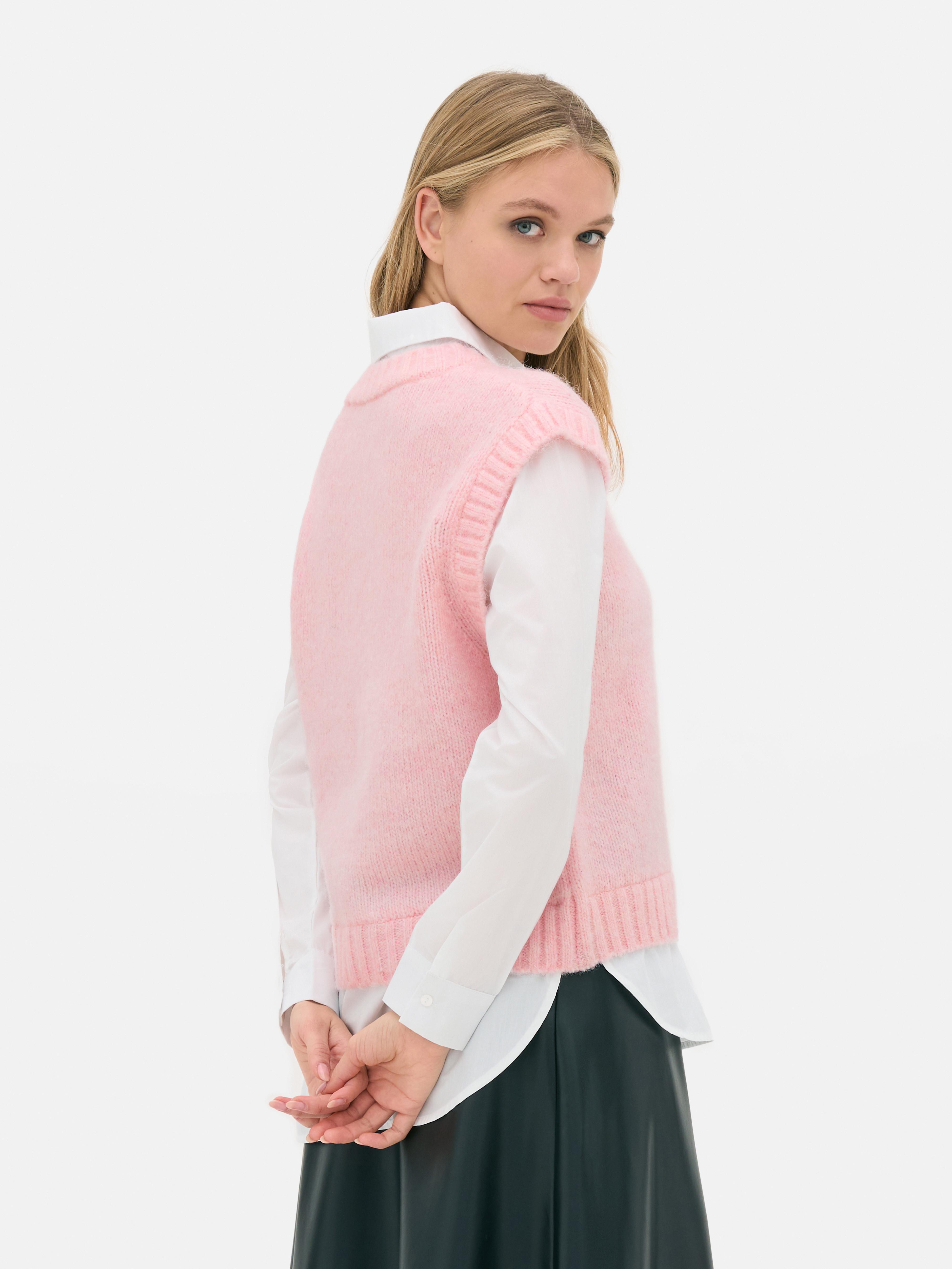 2-in-1 overhemd en spencer Ga voor moeiteloze stijl met deze gebreide spencer met een overhemd met kraag eronder