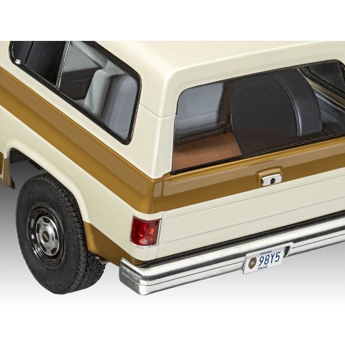 Model car - REVELL - Model Set - Stranger Things - Chevrolet K5 Blazer - With glue, paints and accessories