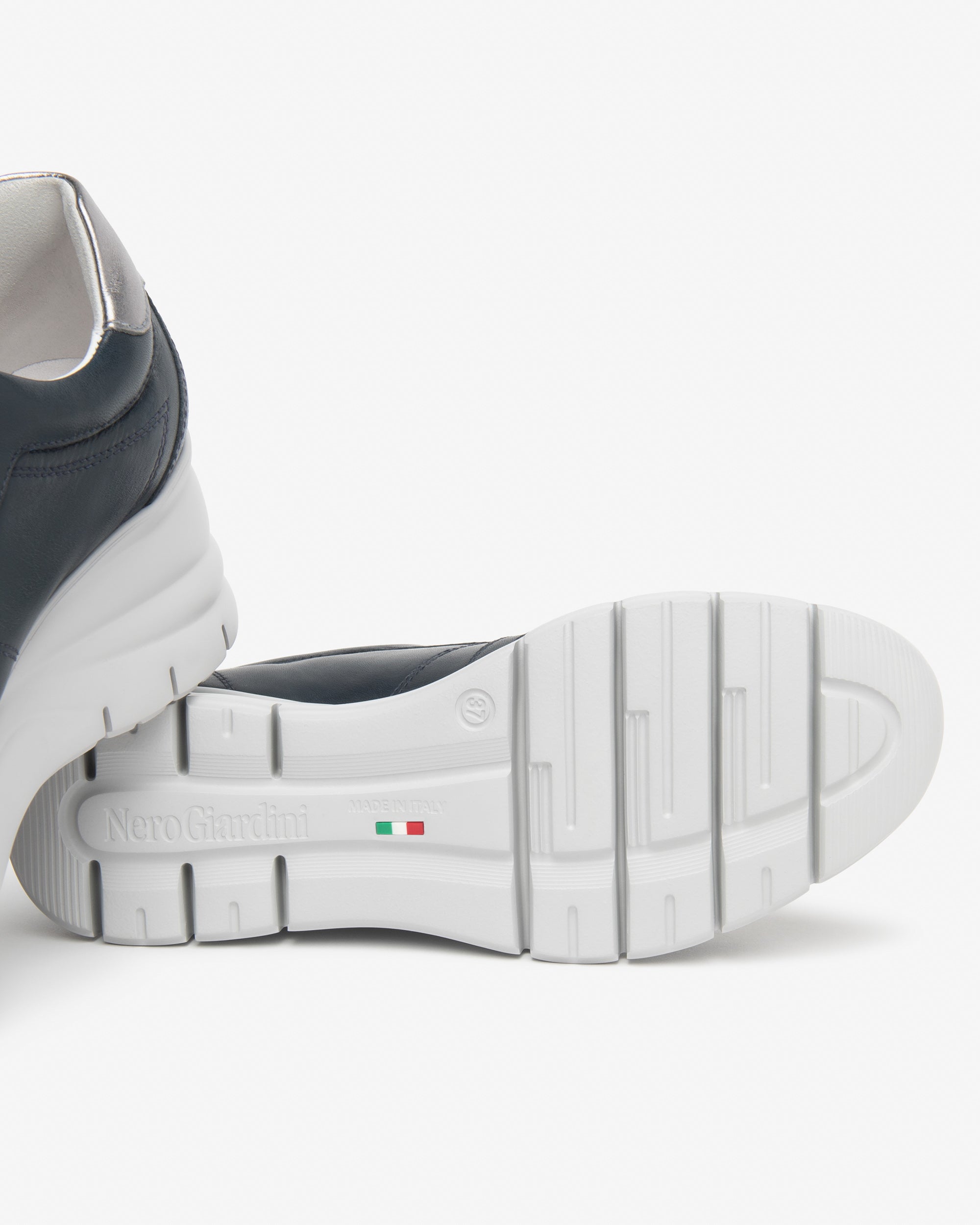  Damen-Sneaker aus Leder und Funktionsmaterial