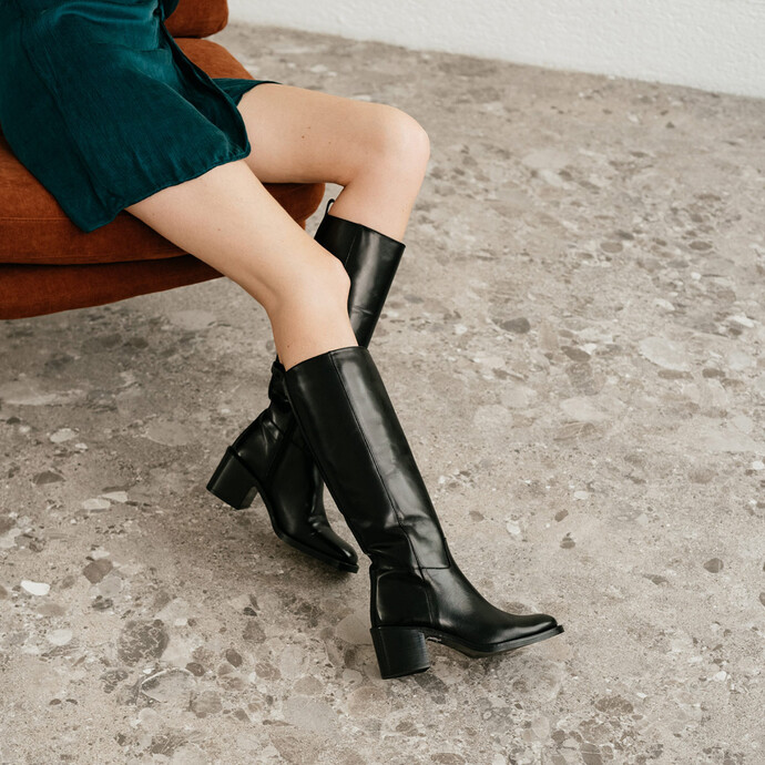 Bottes hautes à talons  en cuir noir