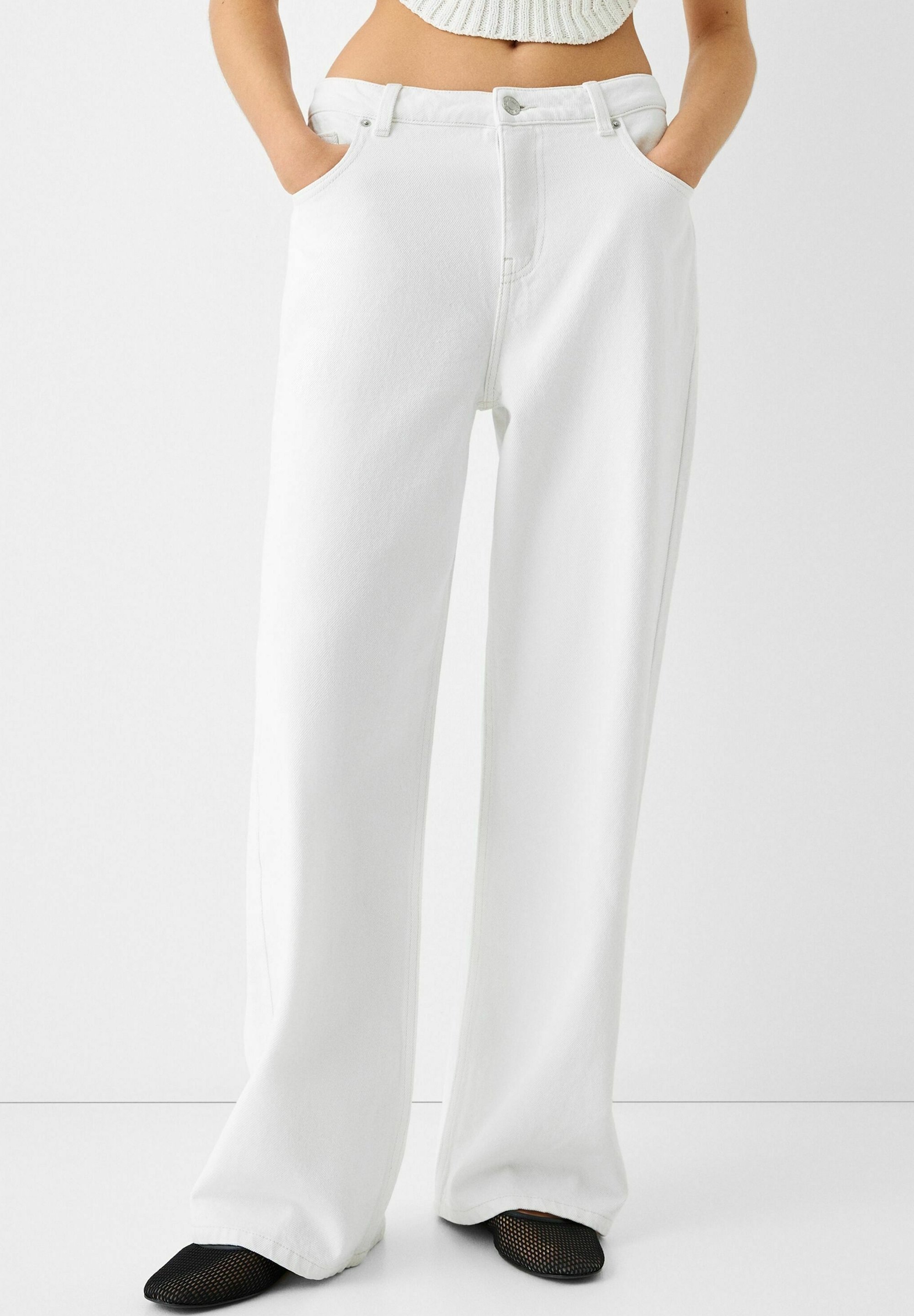 Jeans Bershka modello Relaxed Fit - bianchi