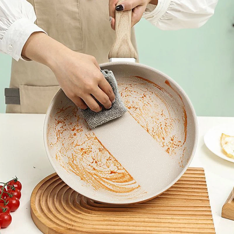 Casserole antiadhésive, poêle antiadhésive, wok, poêle à frire, poêle à steak, poêle à crêpes, poêle à induction, cuisinière à gaz, spécialité