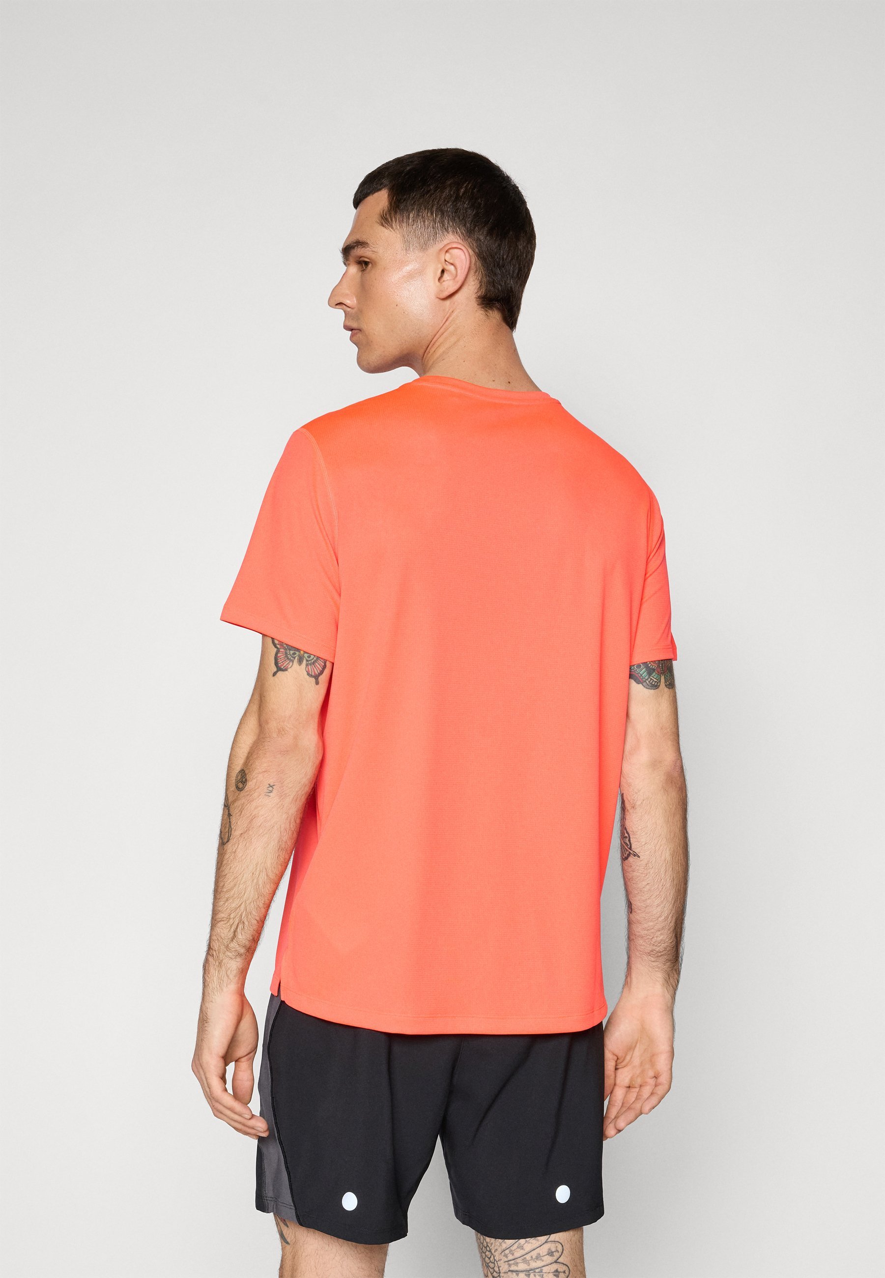 ASICS CORE TOP - T-shirt de sport - rouge vif