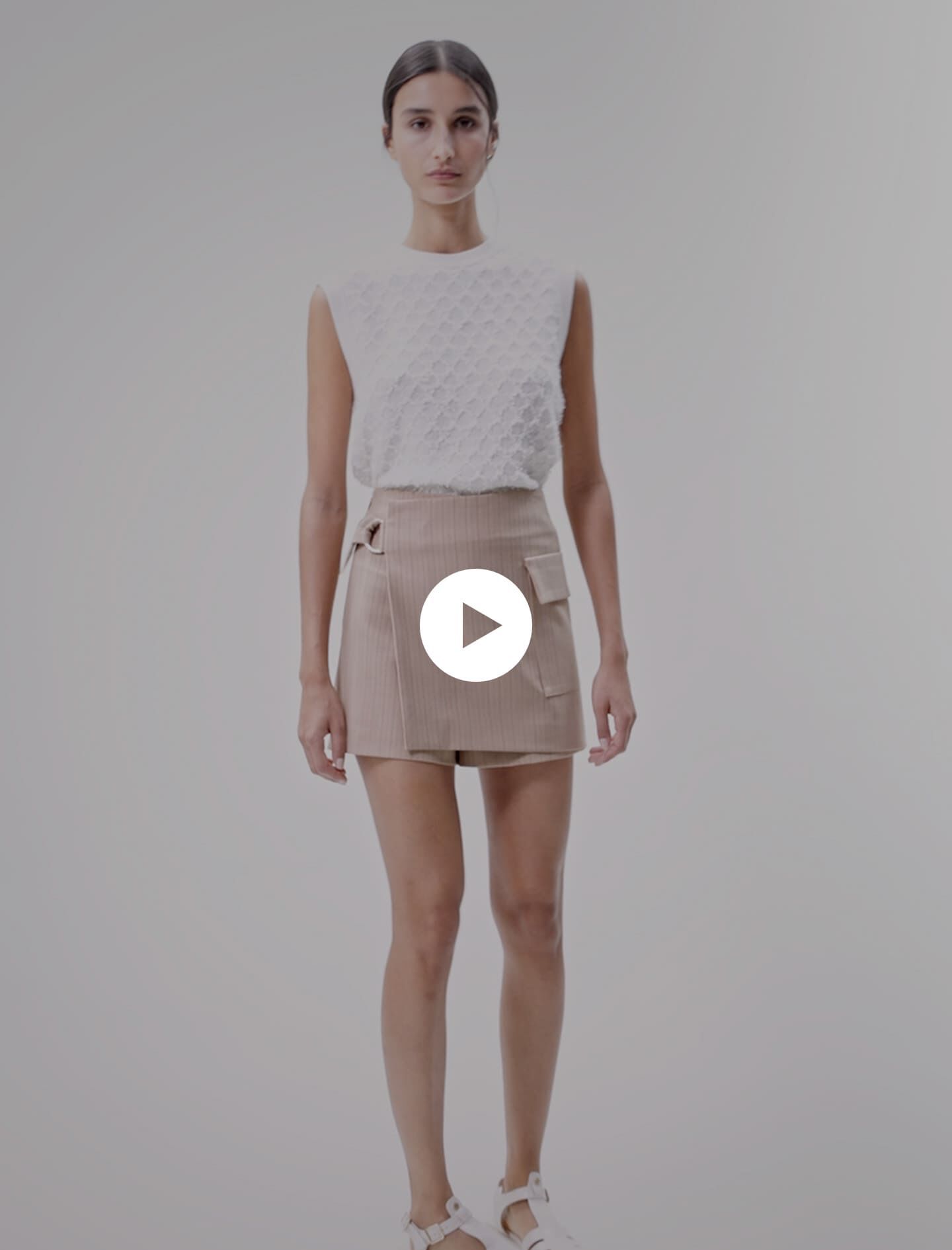 Pantaloni scurți trompe l'oeil cu dungi - Bej