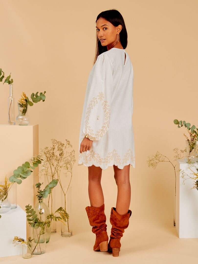Vestido com bordado - BEGE
