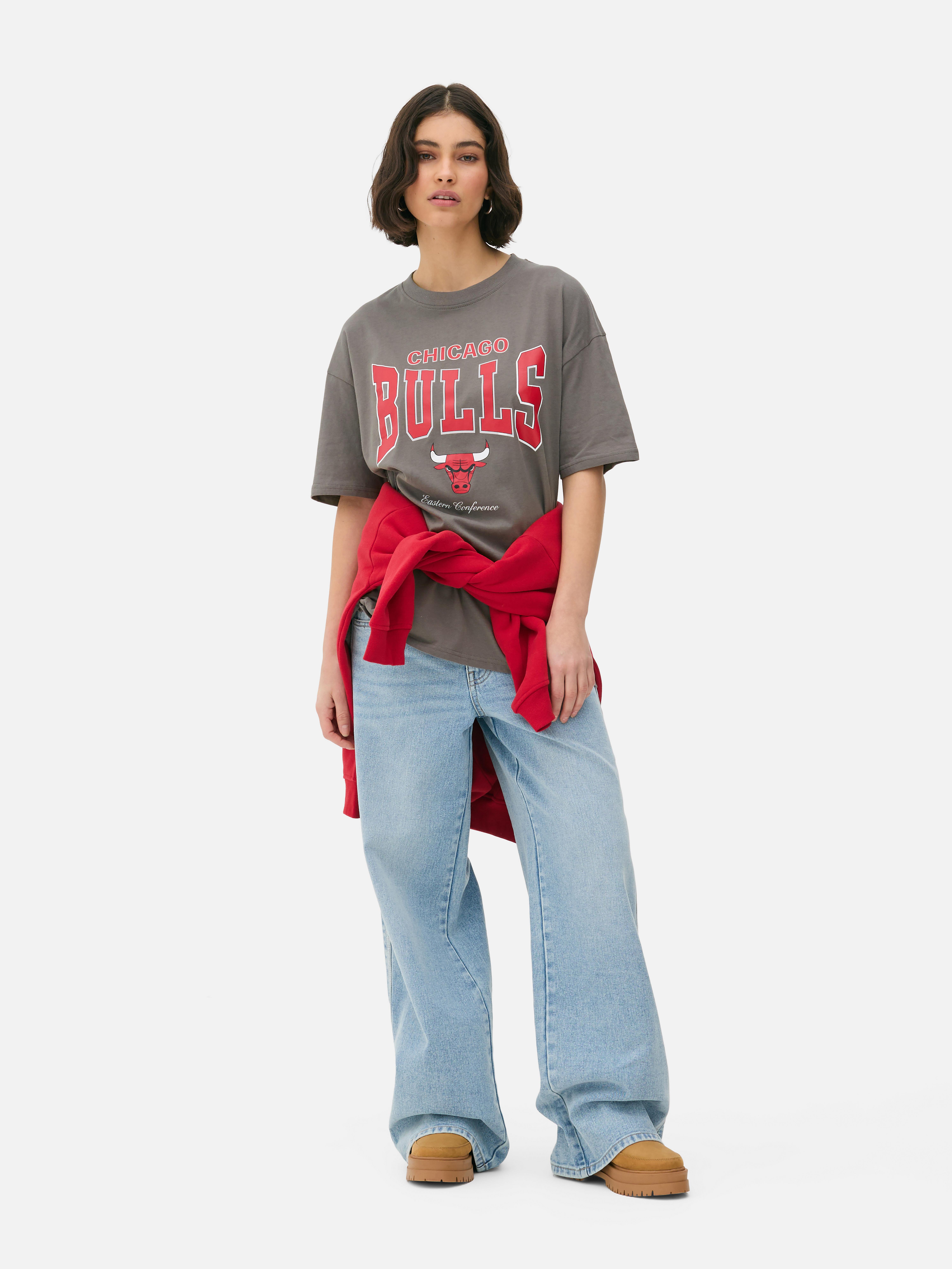 Tricou supradimensionat cu logo-ul NBA Chicago Bulls Tricou supradimensionat NBA cu guler rotund și mâneci scurte