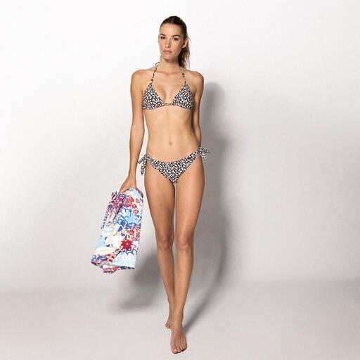  Protest w bikini
