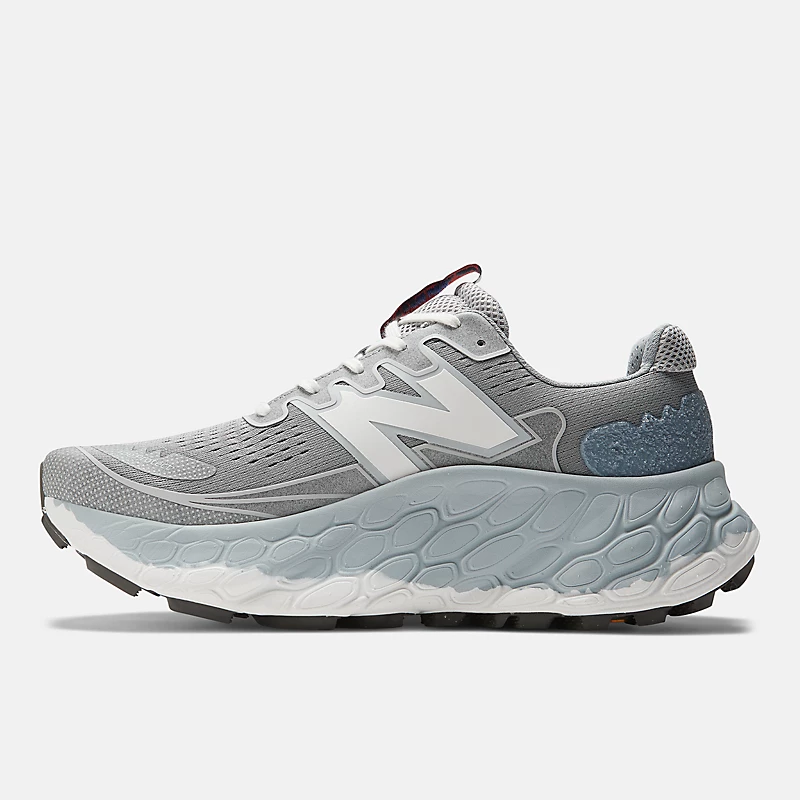 Tênis Masculino Fresh Foam More Trail V3 - Cinza Concreto com Detalhes Refletivos