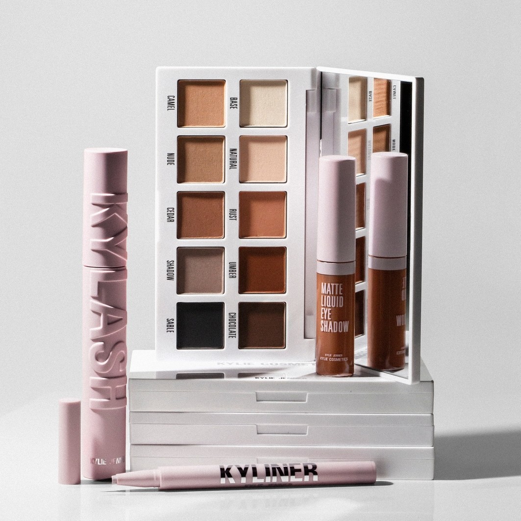 KYLIE COSMETICS Paleta sjenila za oči u prahu – Klasična mat paleta – 16 g