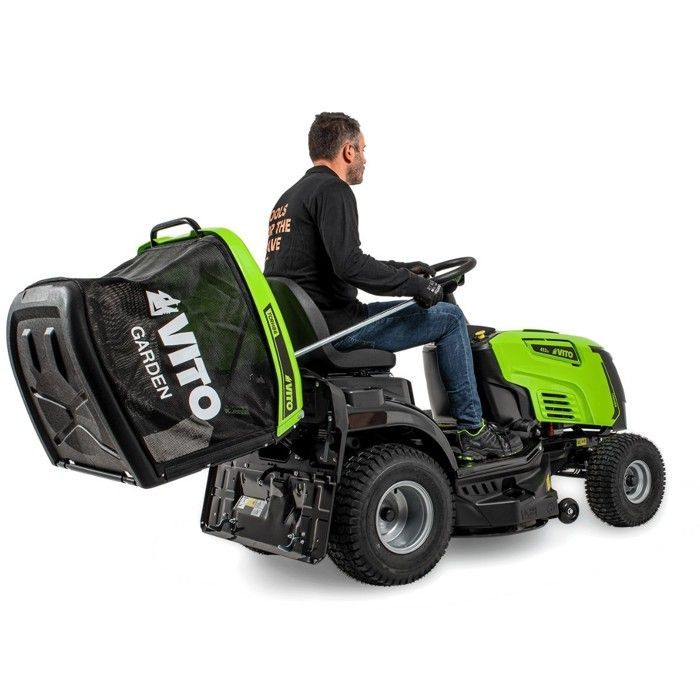 Tractor cortacésped autopropulsado VITO de 10,5 CV a gasolina con transmisión hidrostática, ancho de corte de 86 cm y recolector de césped de 245 L.
