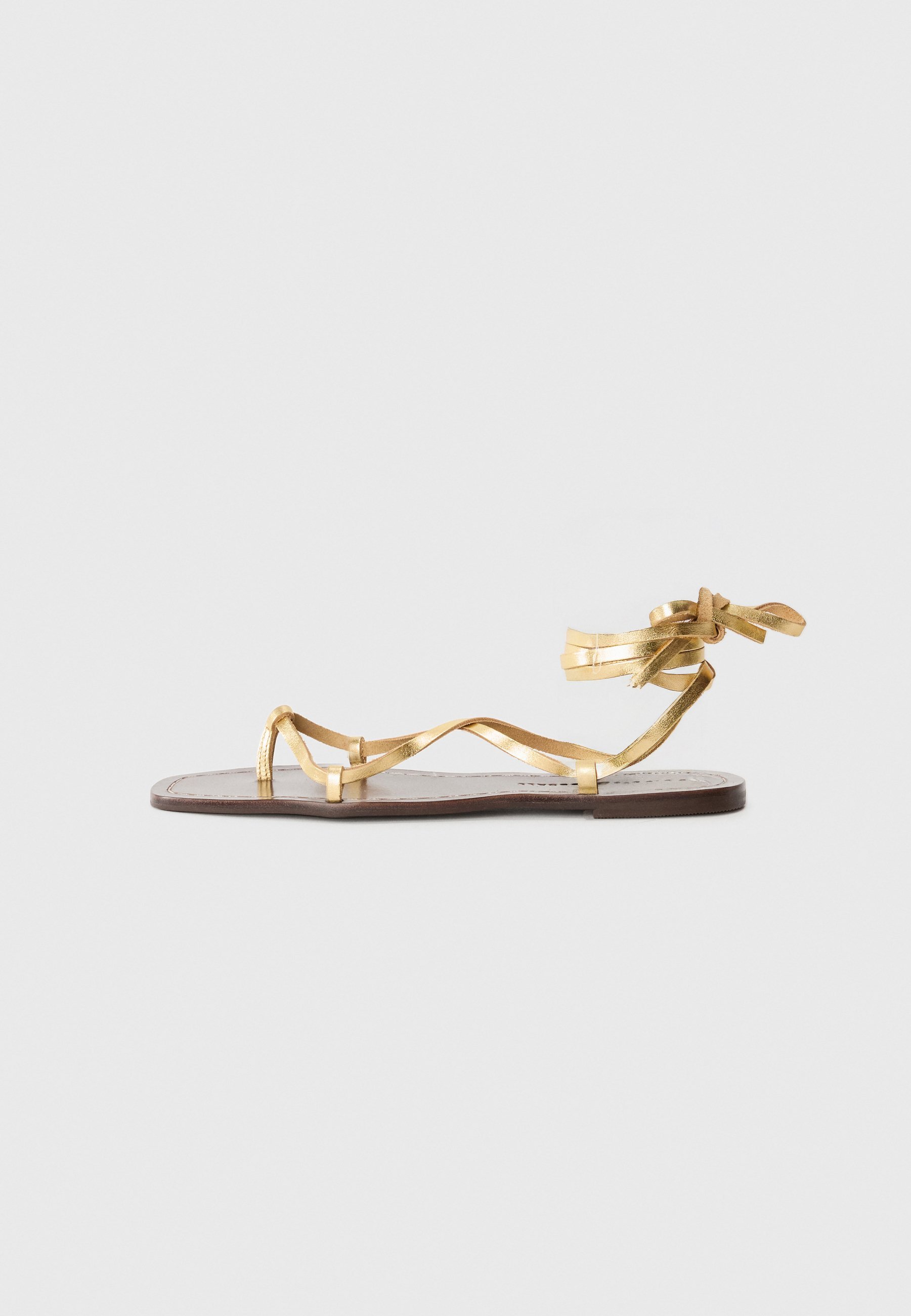 Sandálias Loeffler Randall LIANNA - modelo com tira em T - cor dourada/café expresso