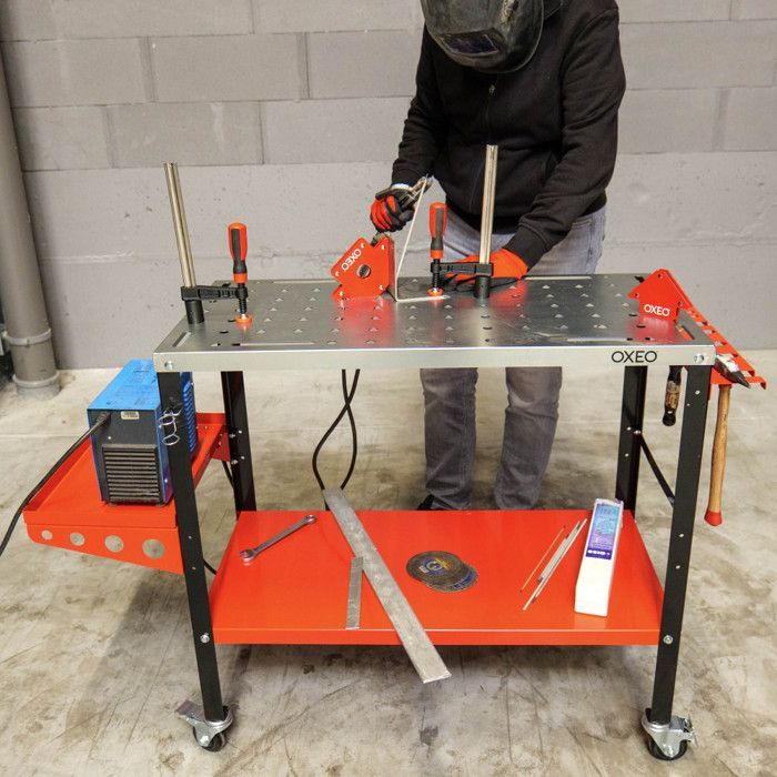 Mesa de soldadura rodante - Superficie perforada de 91x46 cm - 2 abrazaderas, 2 imanes - Capacidad de carga de la mesa de soldadura: 300 kg