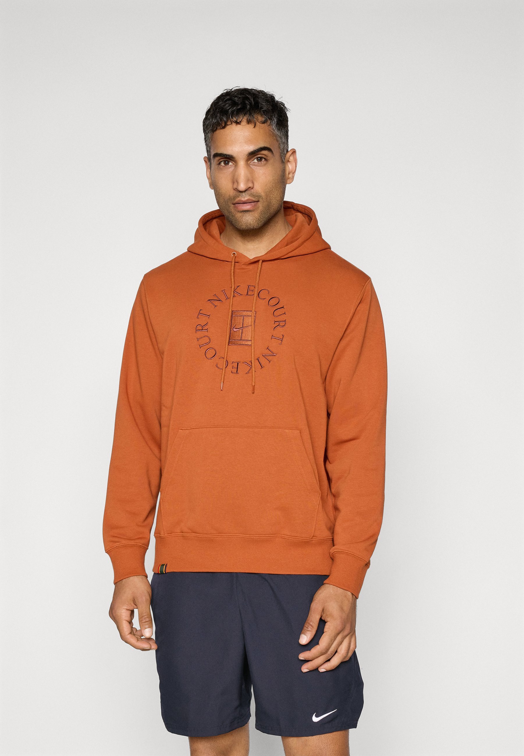 Nike Performance NIKECOURT HERITAGE HOODIE - Felpa con cappuccio - ruggine scuro/cannella