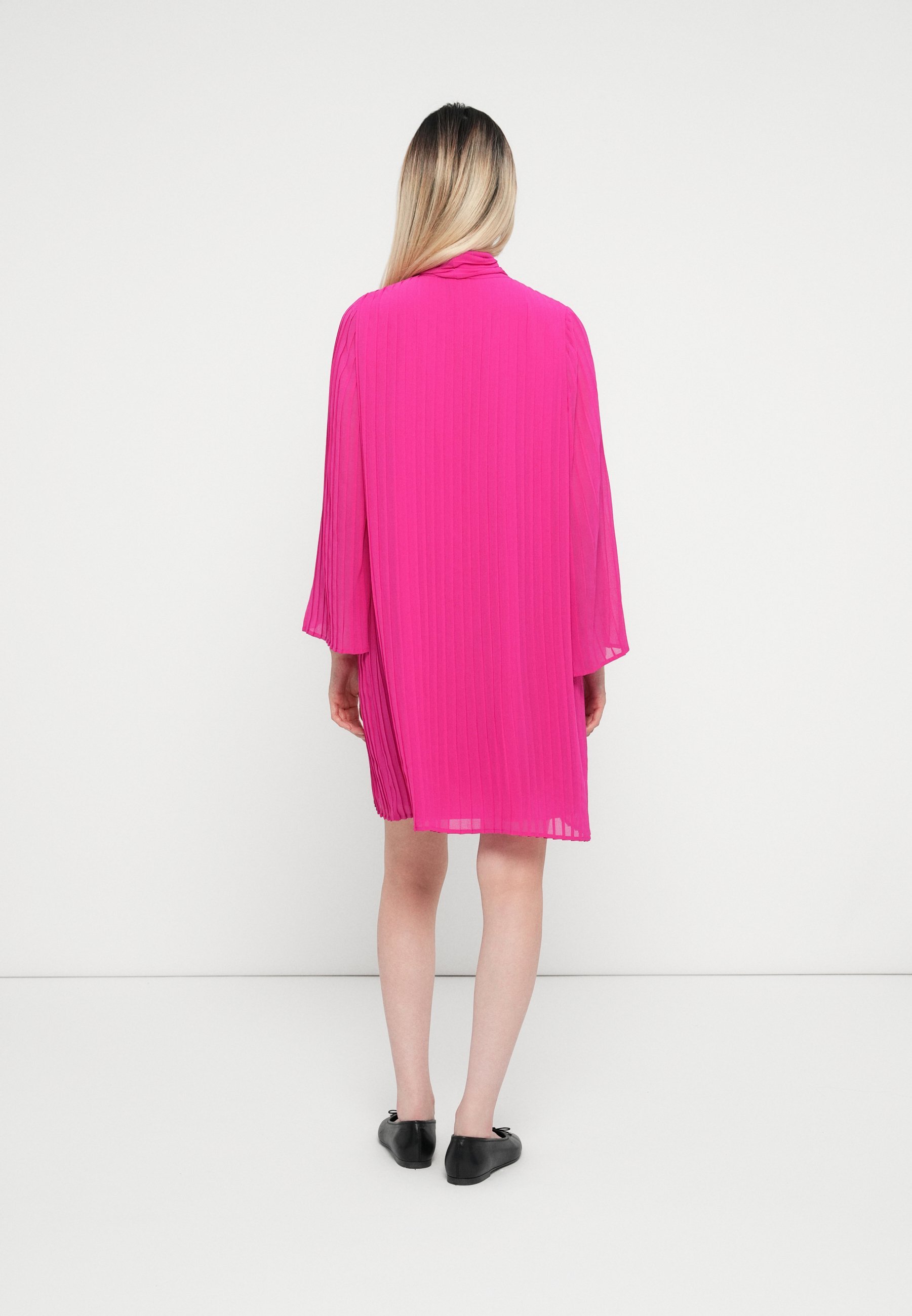 YAS YASRAMA TIE NECK DRESS - Denní šaty - black