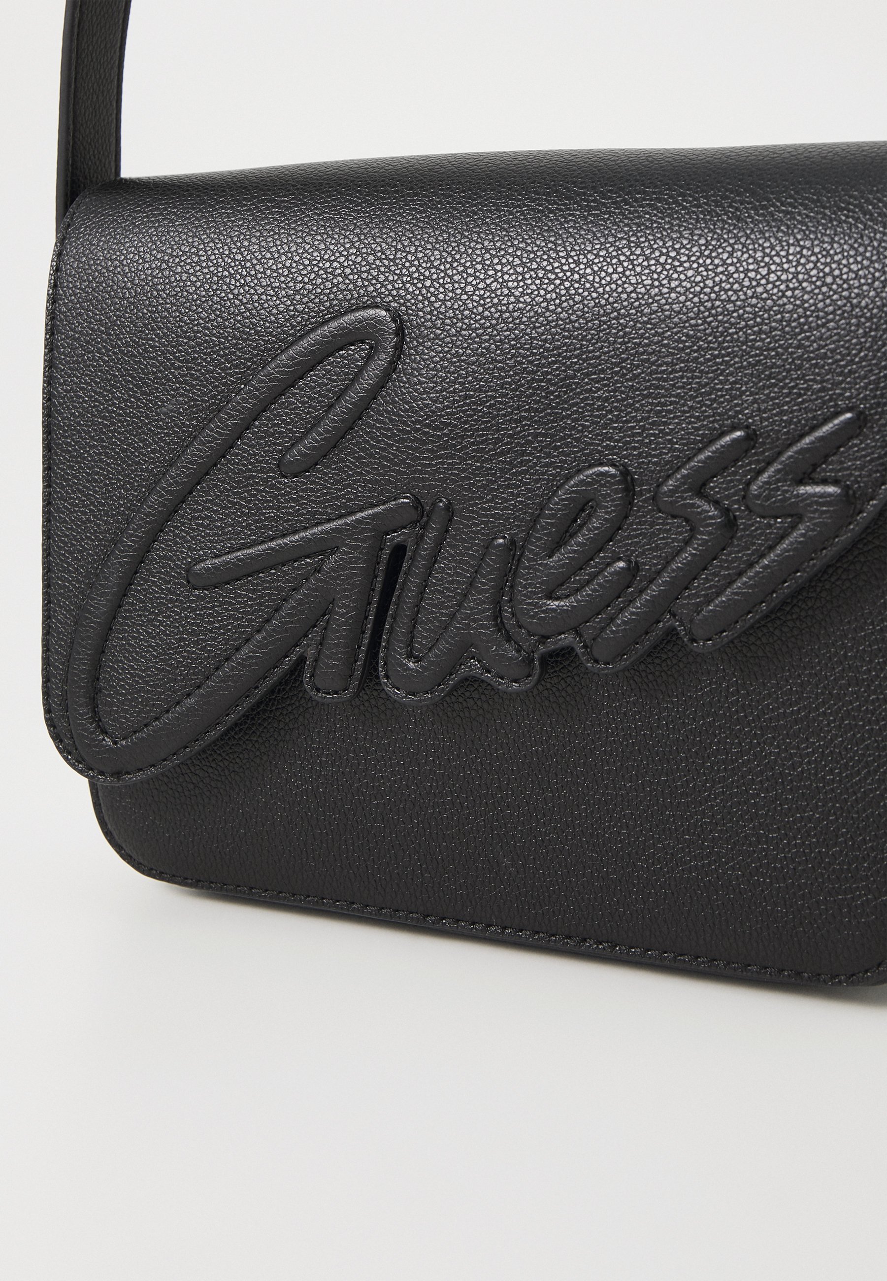 Guess CROSSBODY FLAP BAG UNISEX - Keresztpántos táska - koromfekete
