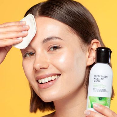 „Freshly Cosmetics“ gaivus žalias micelinis vanduo, prausiklis ir makiažo valiklis, 150 ml