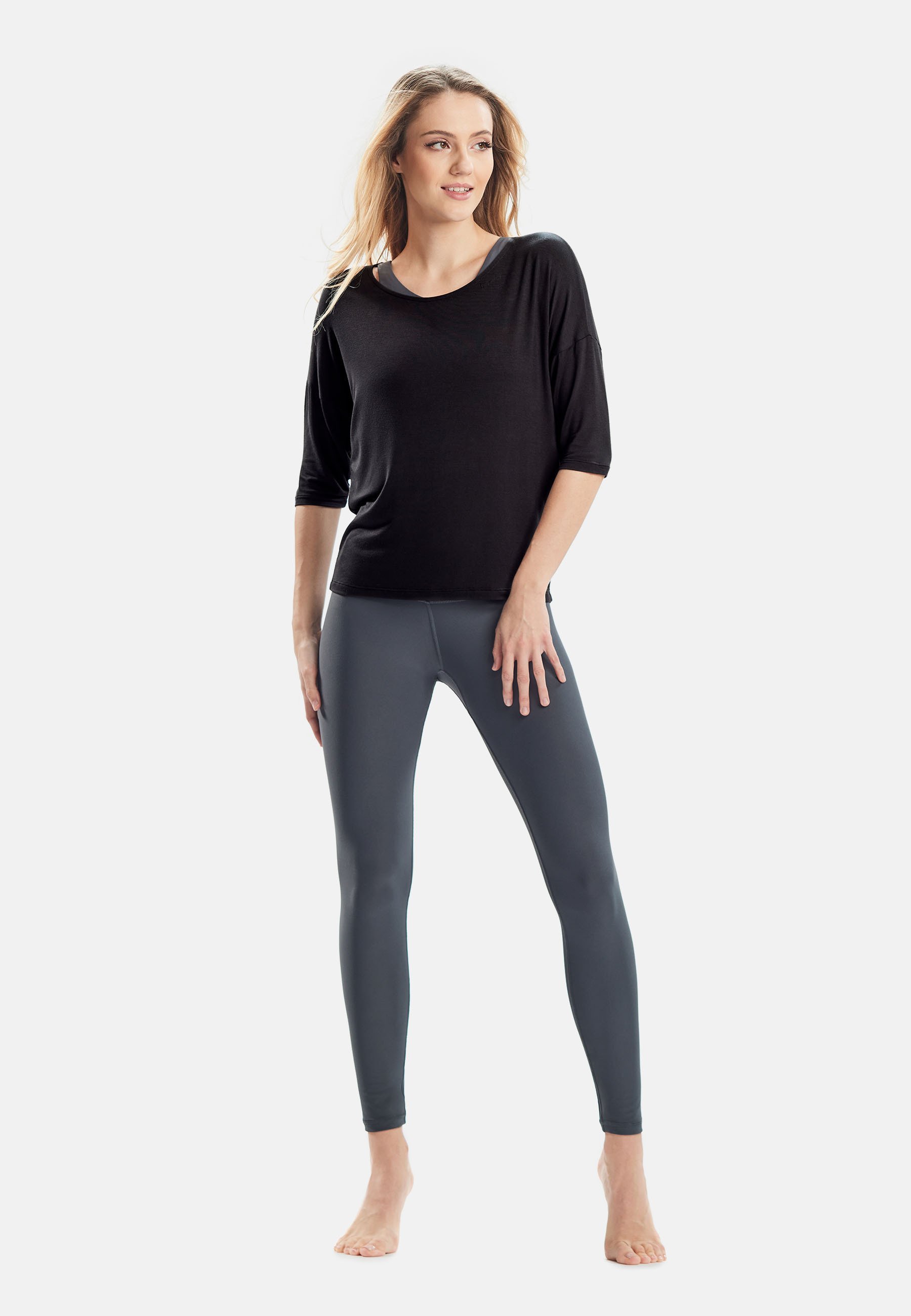 Blusa Winshape de manga comprida 3/4 - preta