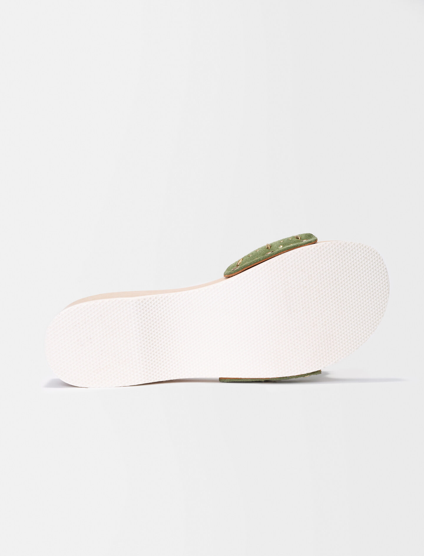 Clover-Clay-logolla varustetut muulit