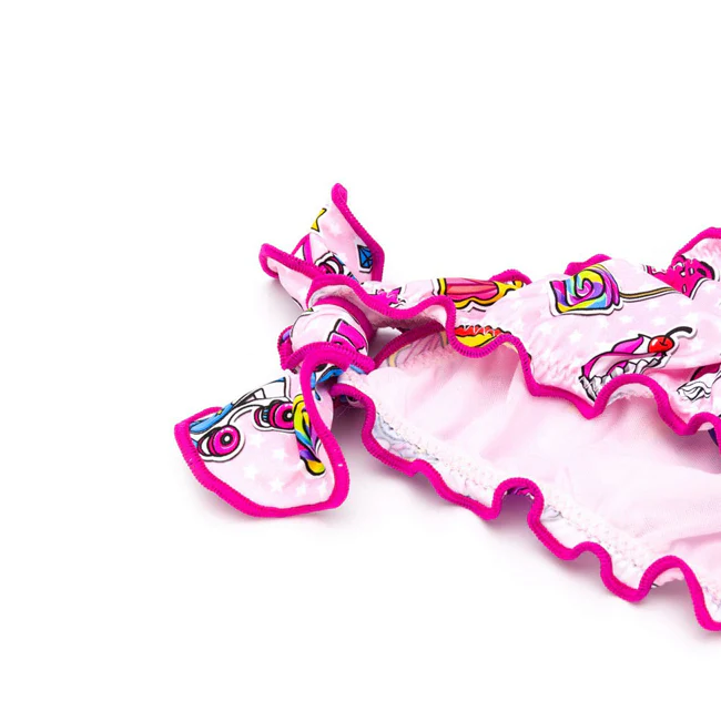 Babyzwembroekjes met patchprint uit de jaren 90