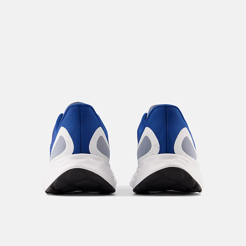 Fresh Foam Arishi v4 Herrenschuhe – Blau mit weißem und silbernem Metallic-Finish
