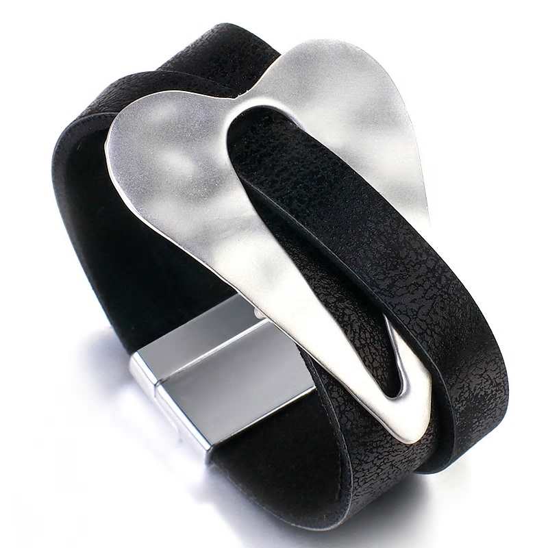 Pulseira feminina de couro preto, modelo Fashion 2020, com fecho magnético e pingente de coração. Pulseira larga para mulheres.