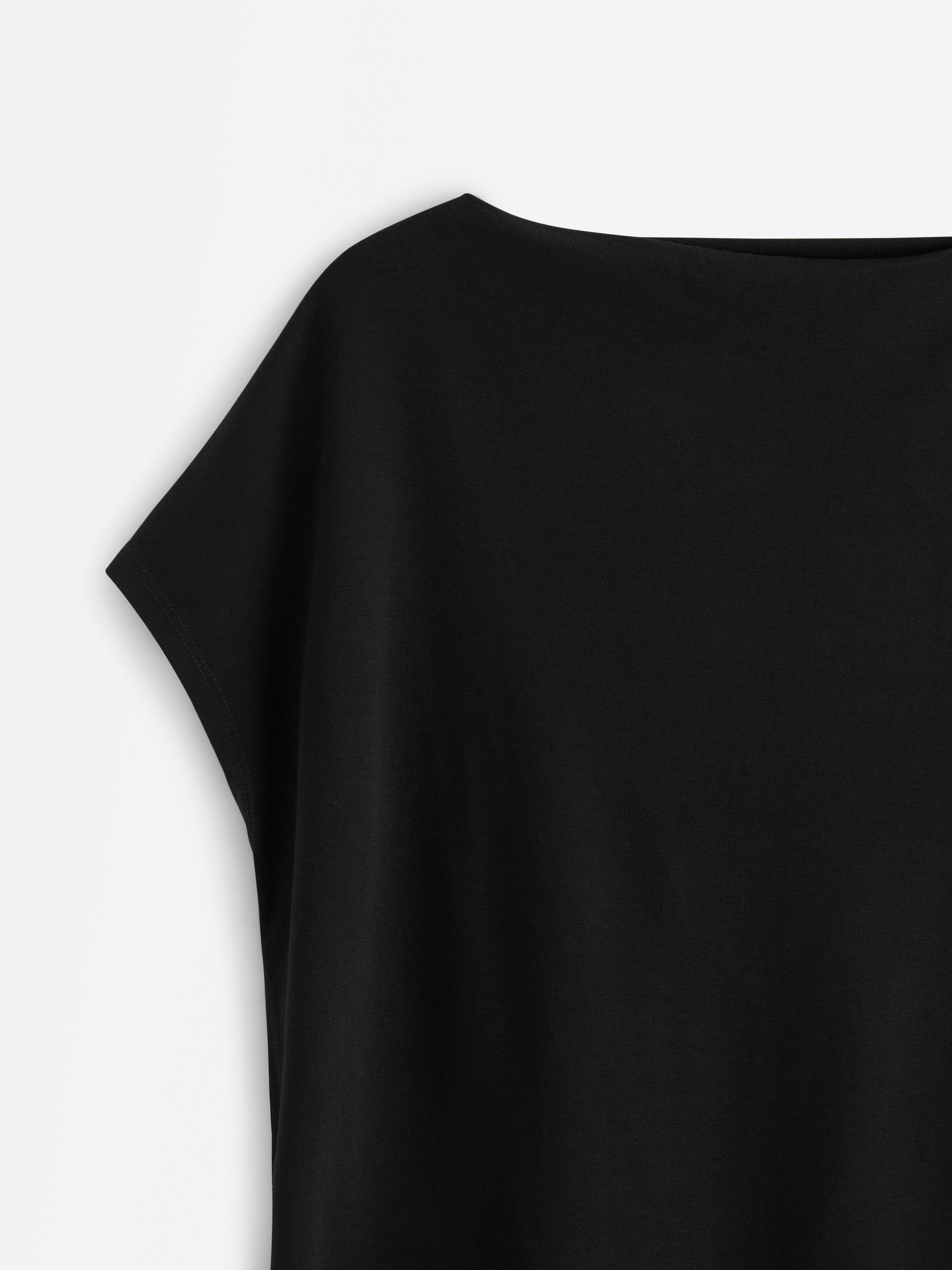 Top de manga corta negro