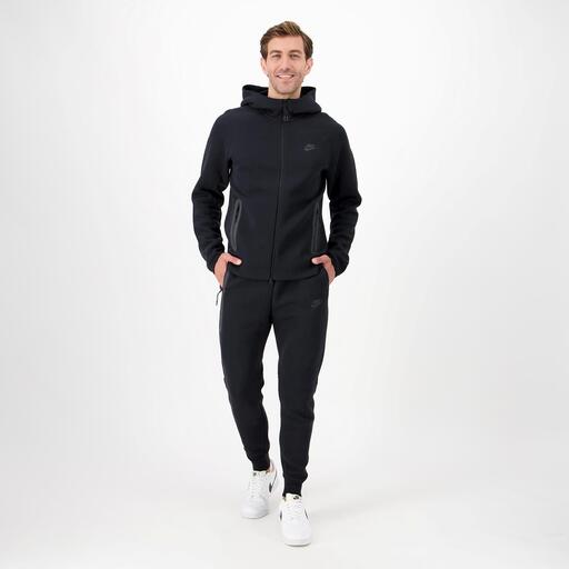  Nike Tech