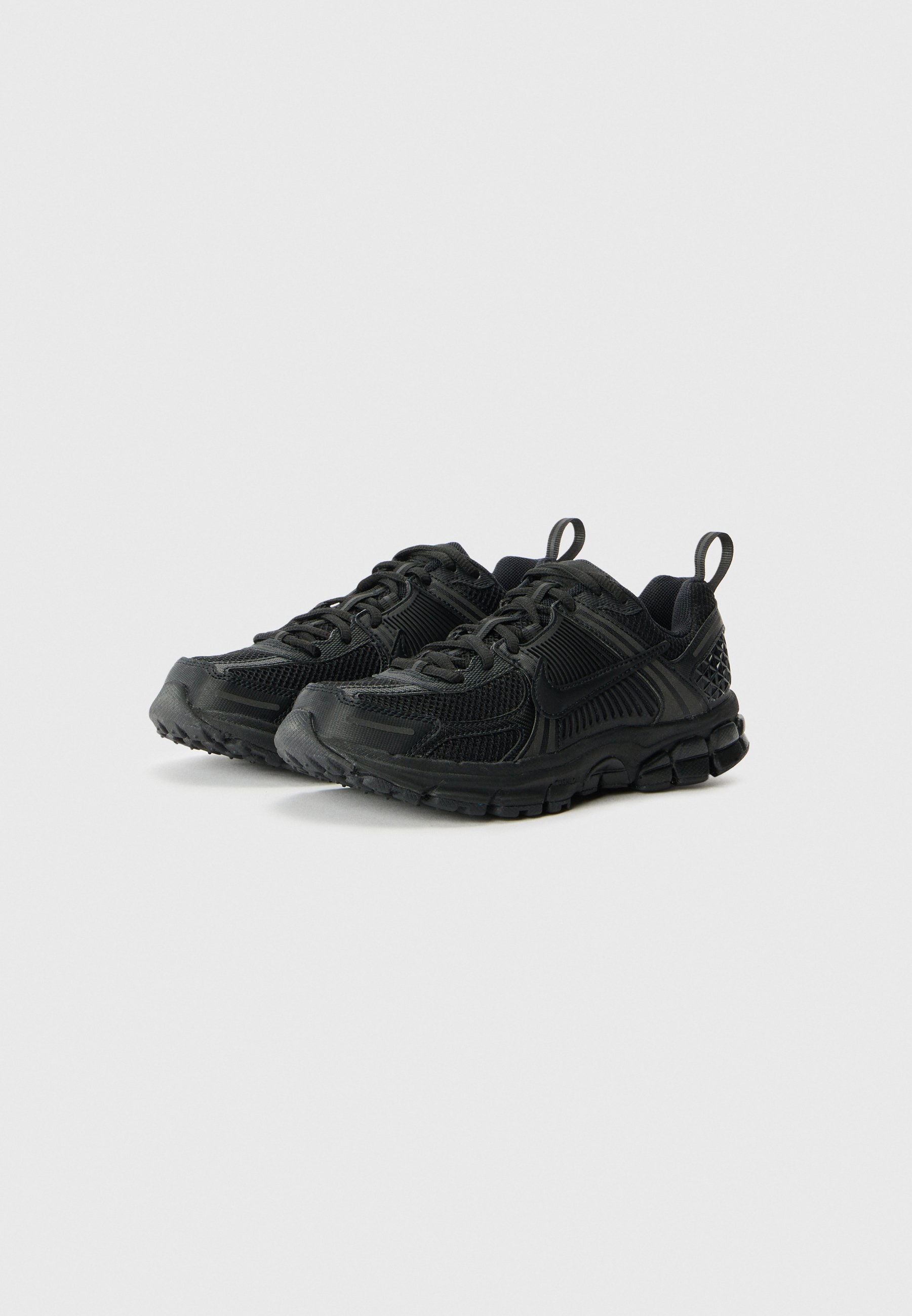 Nike Sportswear VOMERO 5 UNISEX - Tossud - mustad