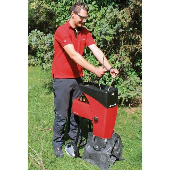 Trituradora de jardín silenciosa Einhell GC-RS 2540 (2000 W, 4000 rpm). Incluye bolsa recolectora de 50 L.