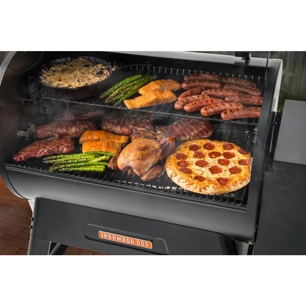 Ironwood 885 WLAN-Pelletgrill und Smoker in Schwarz