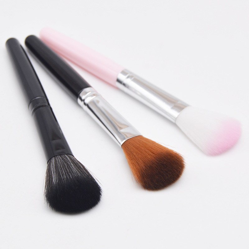 Pennello professionale per fard, pennelli per cipria, pennello per illuminante, pennello per sfumare l'ombretto, pennelli per unghie, strumenti essenziali per il trucco e la bellezza.