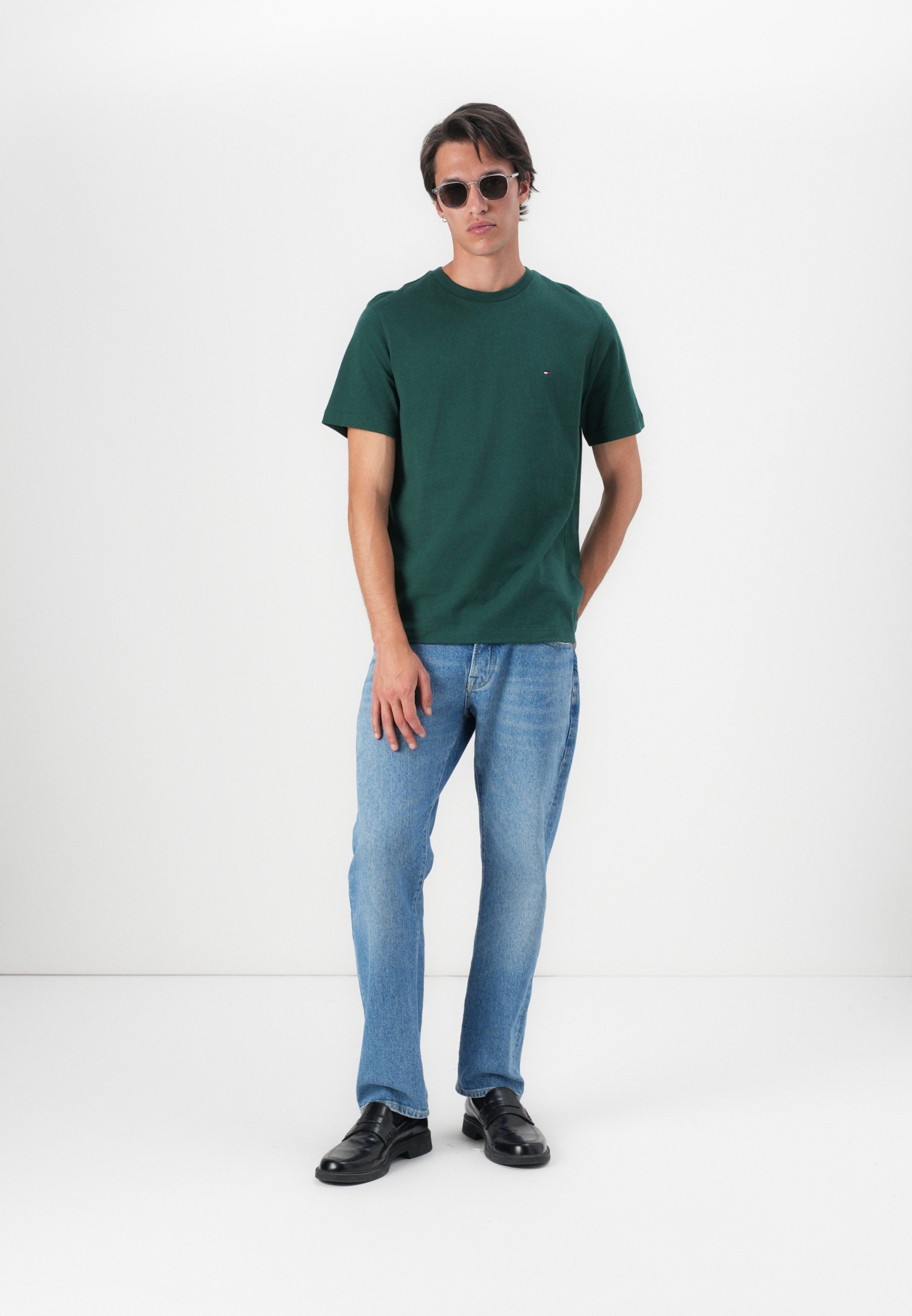 Tommy Hilfiger SEASONAL SOLID TEE - Basic T-shirt - siergroen