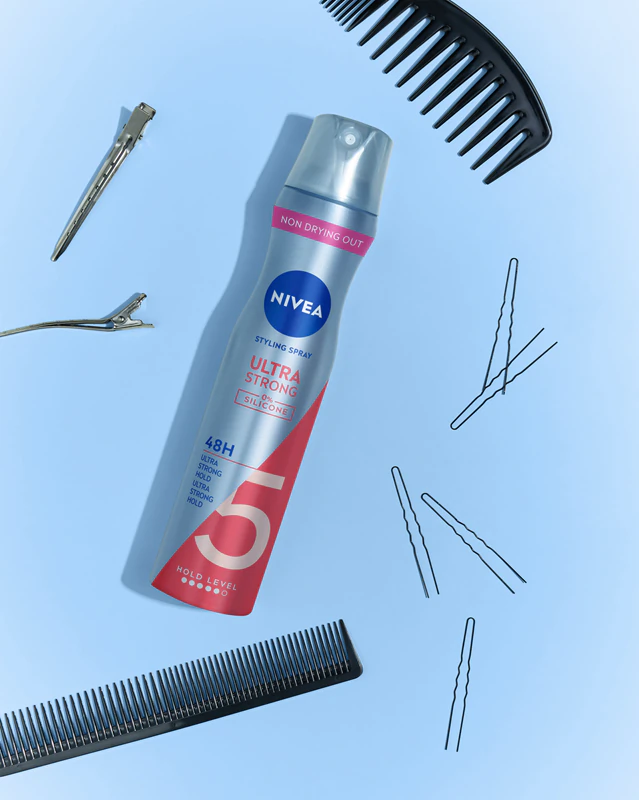 Spray de cabelo NIVEA Ultra Strong sem silicone com fixação forte.