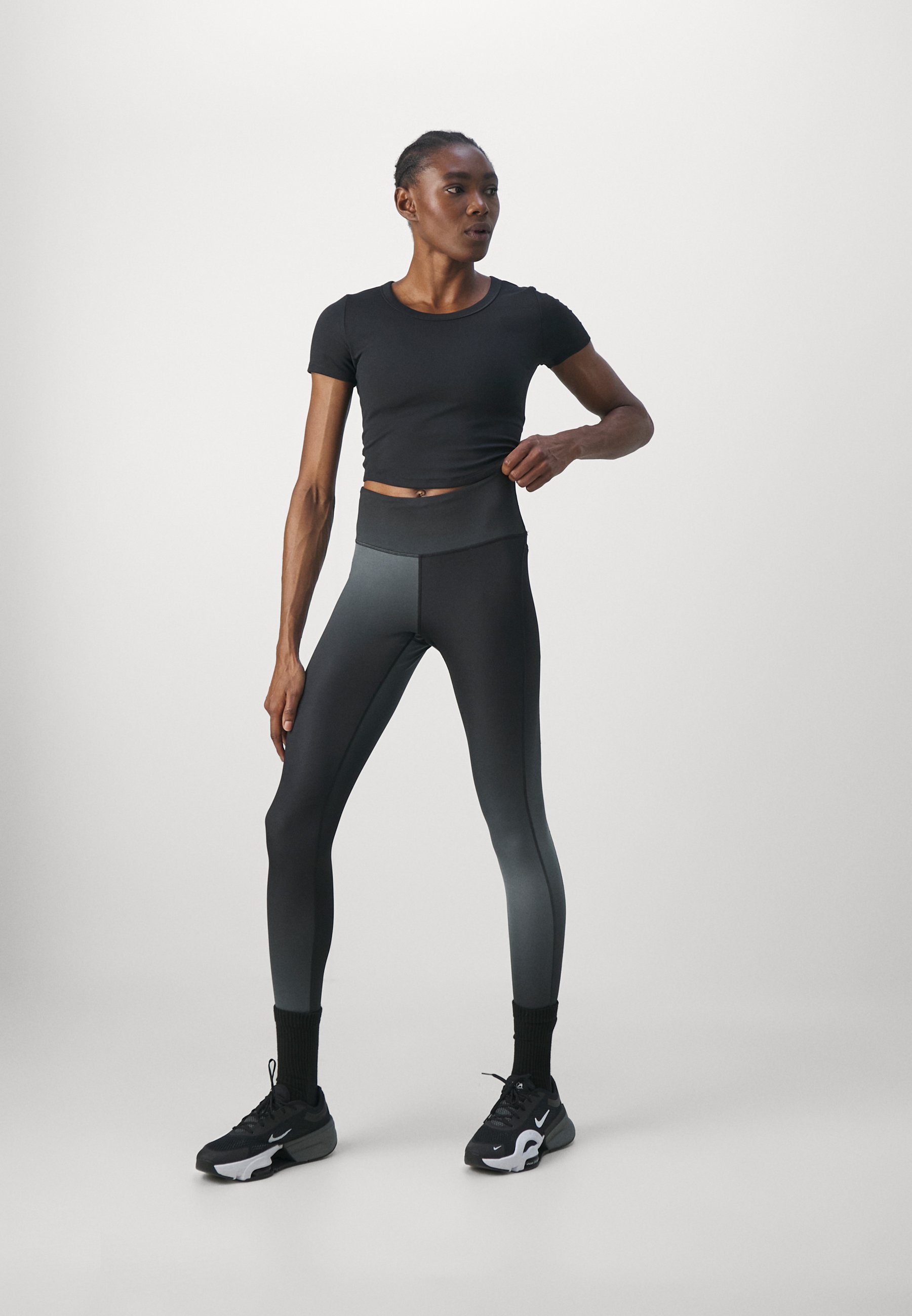Nike Performance ONE FITTED TOP - Sport T-shirt - zwart