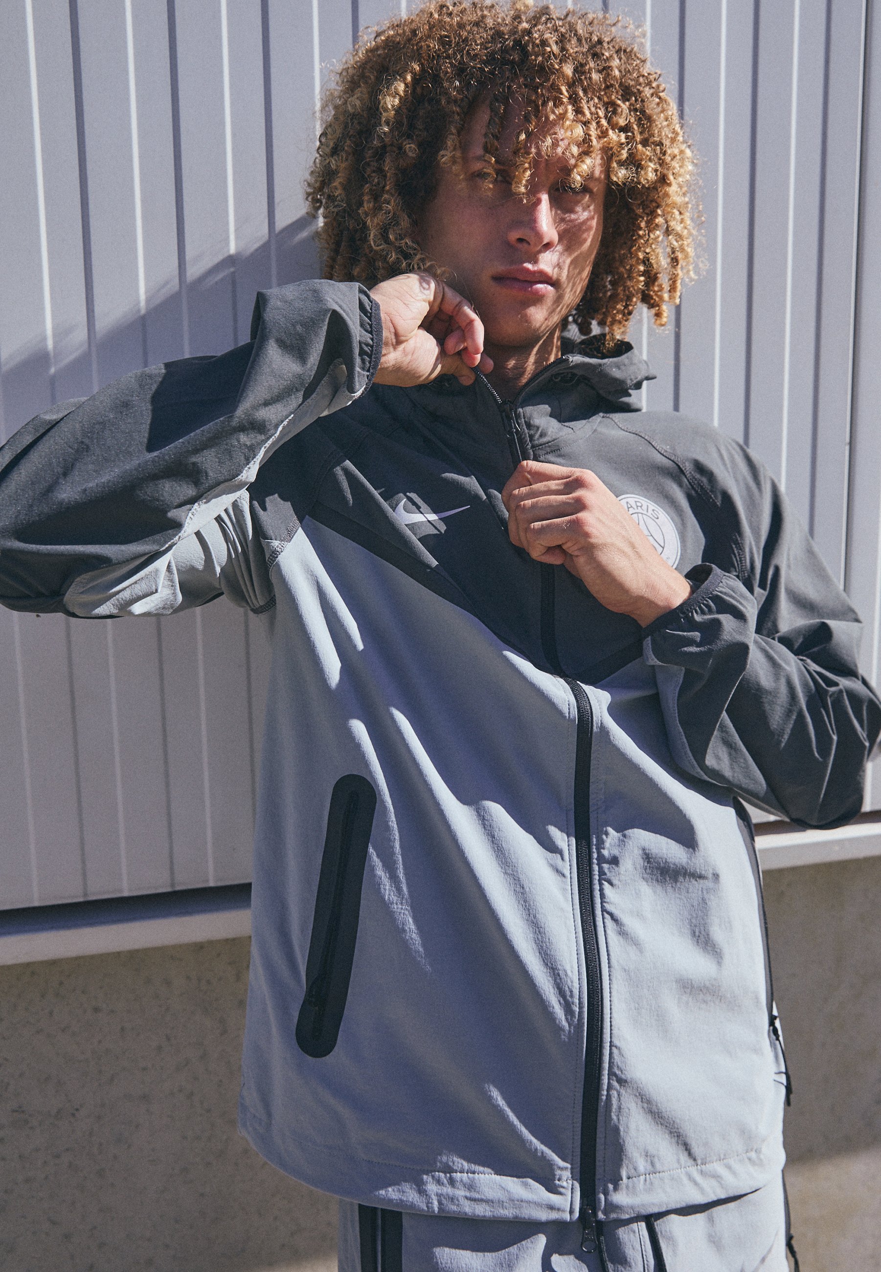 Nike Performance PARIS SAINT-GERMAIN TECH WINDRUNNER - Clubkleding - antraciet/deeltjesgrijs/zilverkleurig