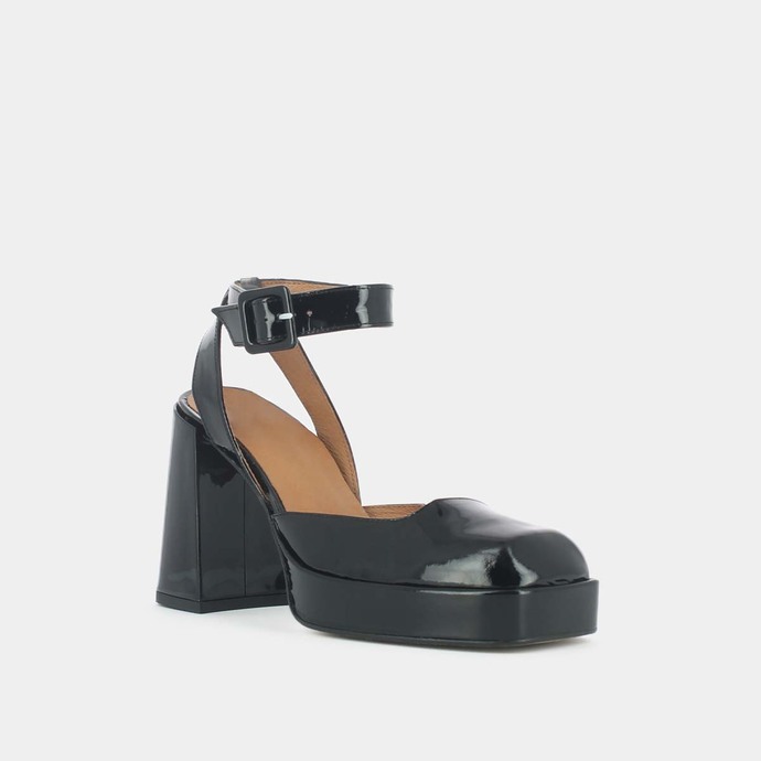 Babies à bouts carrés et talons  en vernis noir