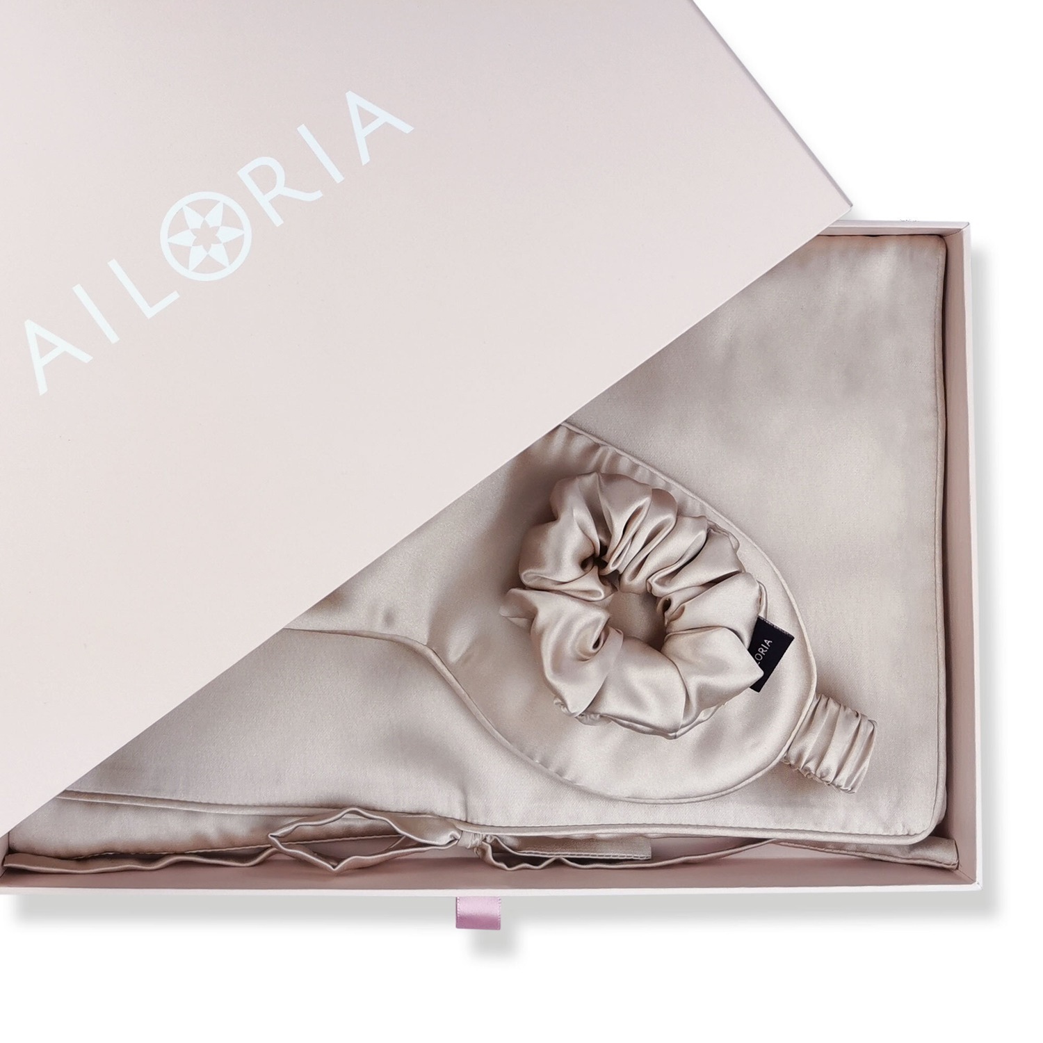 „Ailoria Beauty M“ kelioninis rinkinys: šilkinis maišelis, miego kaukė ir plaukų segtukas – 1 vnt.