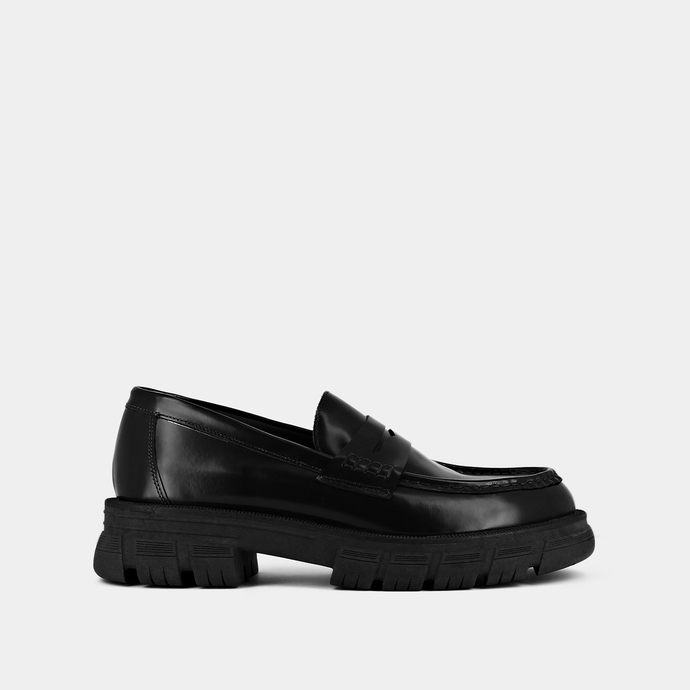 Mocassins à semelles crantées  en cuir glacé noir