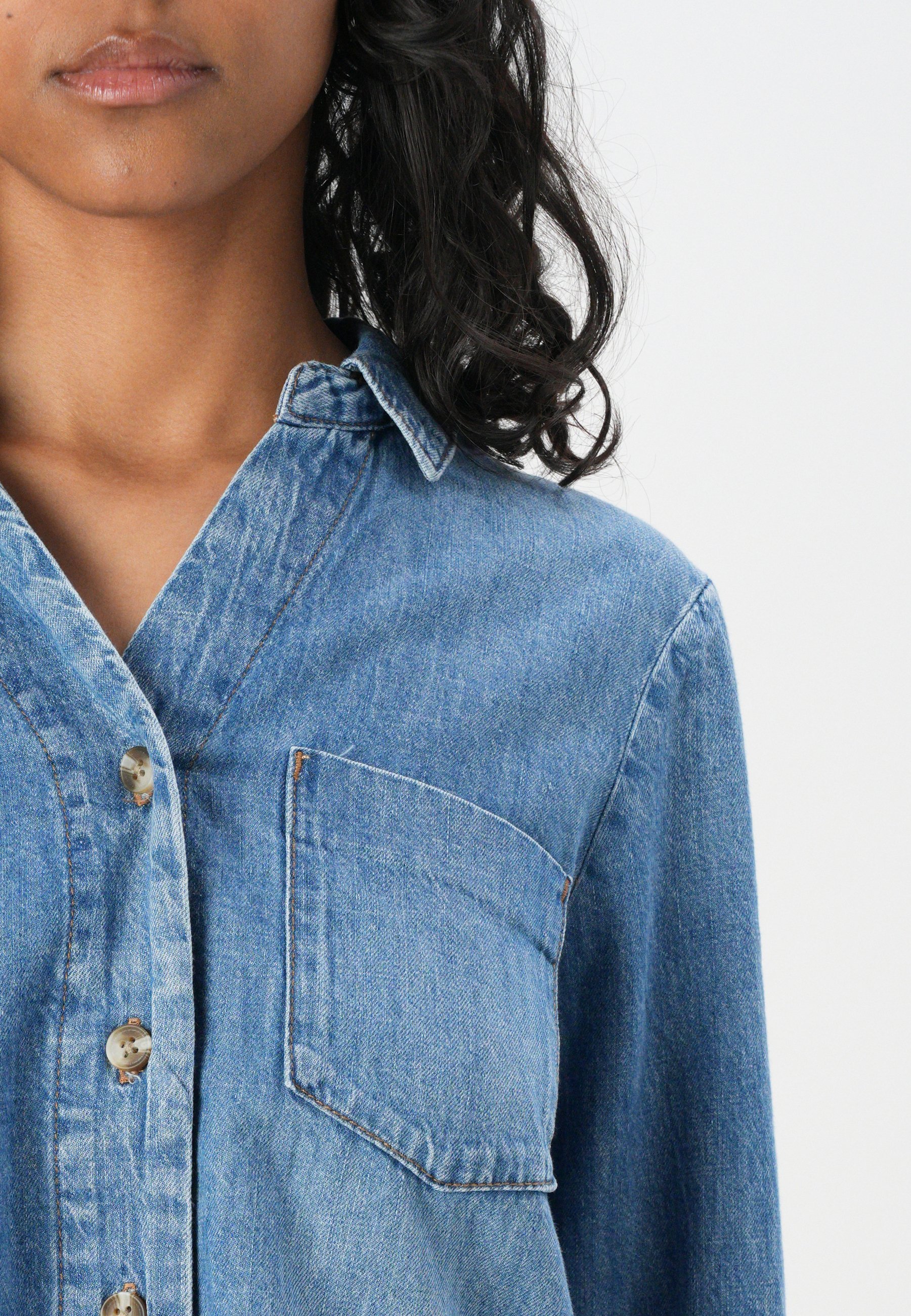 TYLKO ONLYASMIN SHIRT - Bluzka zapinana na guziki - średni niebieski denim