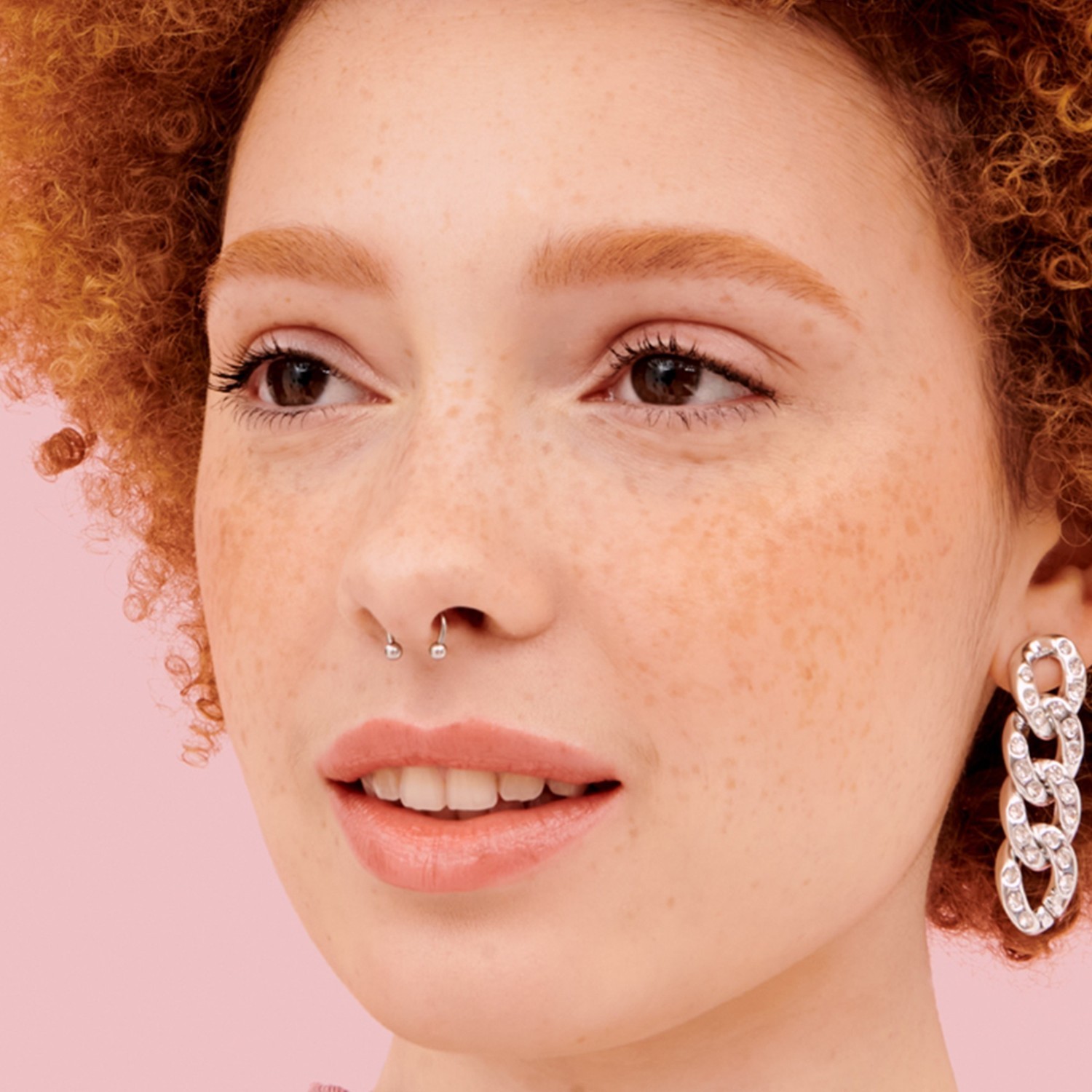 „Benefit“ antakių pieštukas „Brow Collection Gimme Brow+“ apimtį suteikiantis pieštukas – 1,19 g
