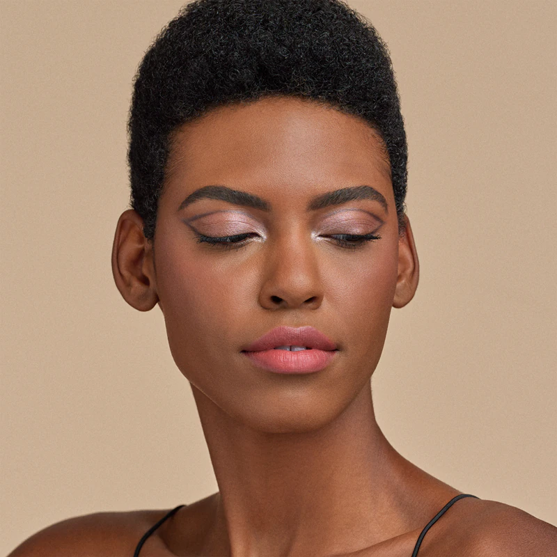 Paleta multifuncional Catrice Blossom Glow para rosto e área dos olhos.