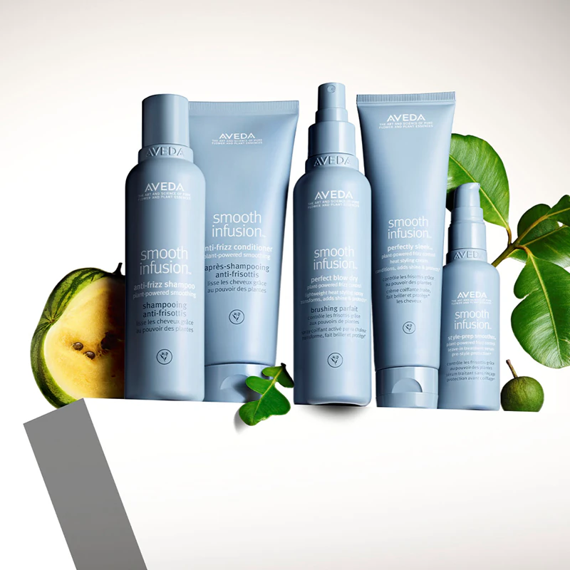 condicionador antifrizz Aveda Smooth Infusion™ suaviza o frizz e a estática dos cabelos.