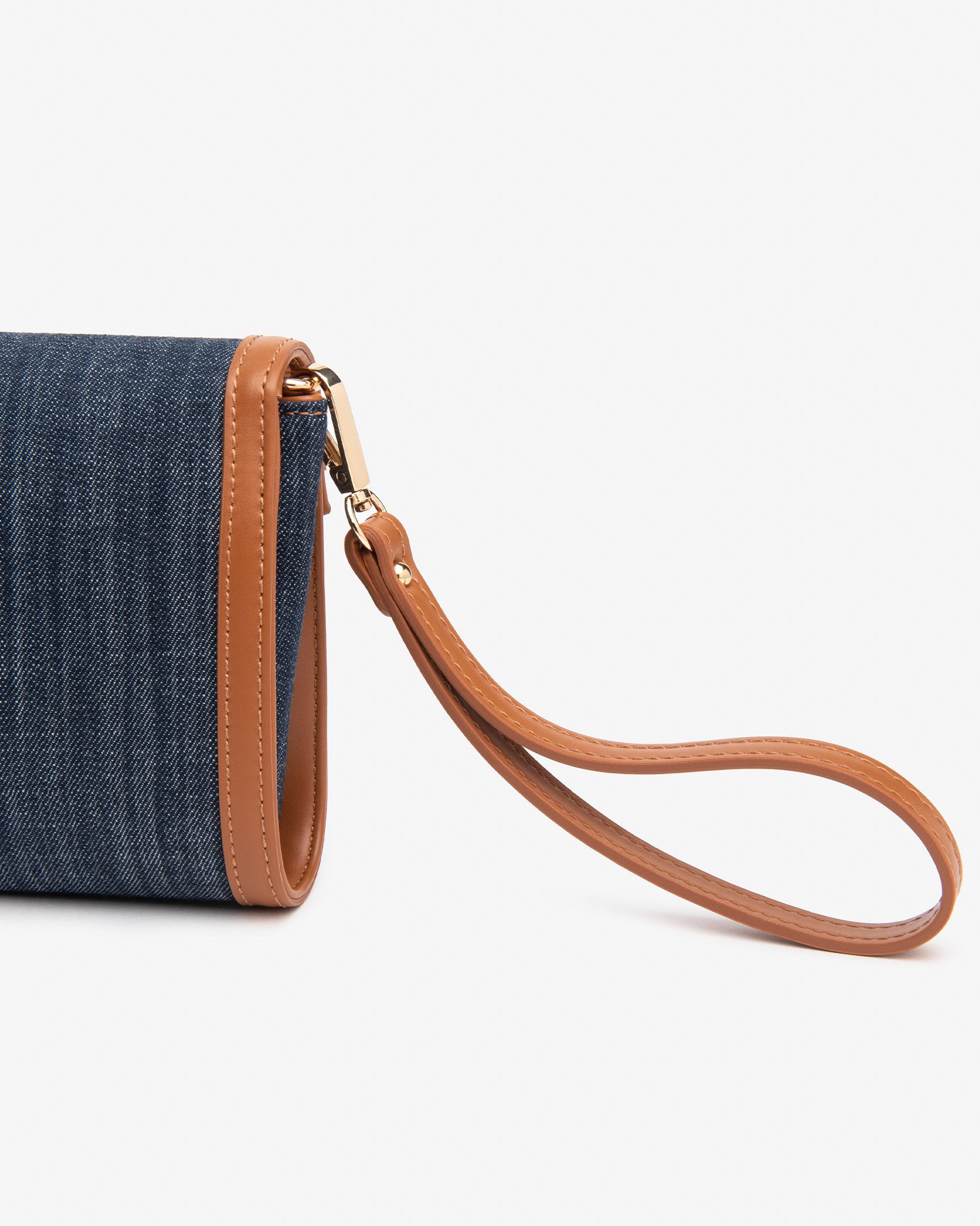 Naisten clutch-laukku teknisestä materiaalista