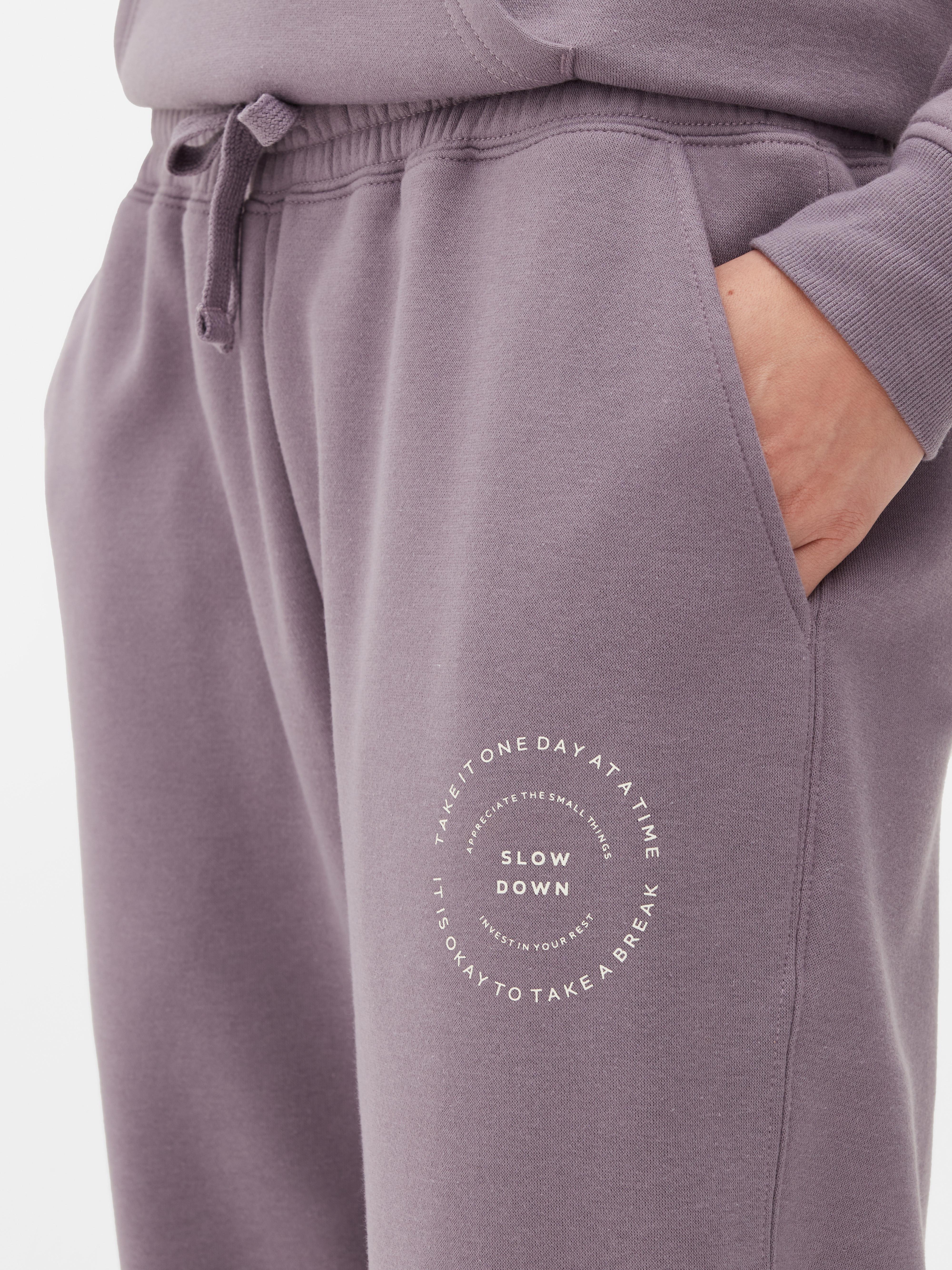 Matching printed sweatpants with drawstring Sweatpants with drawstring, ankle cuffs, side pockets, and a nice graphic detail