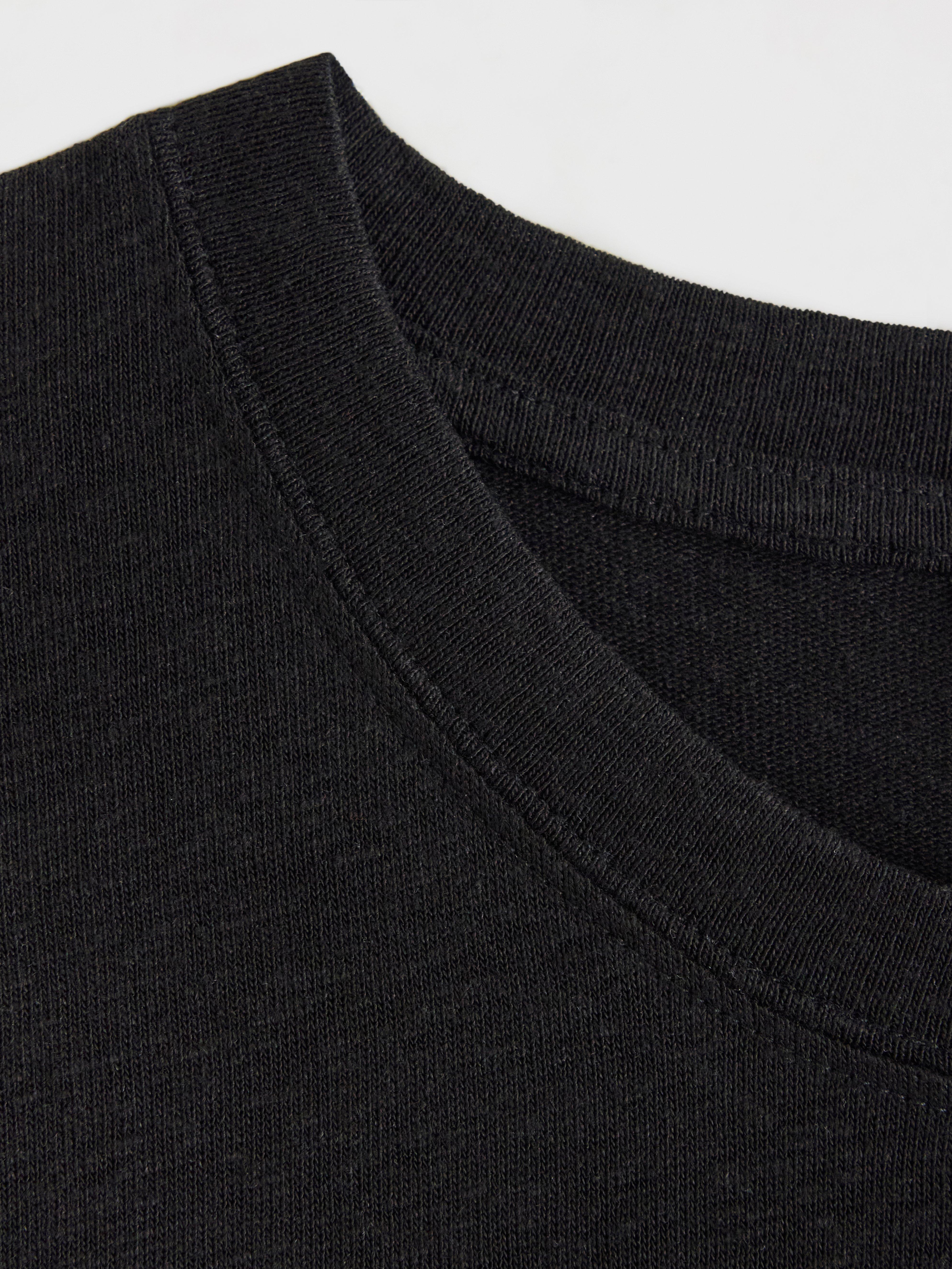Camiseta em linho preto