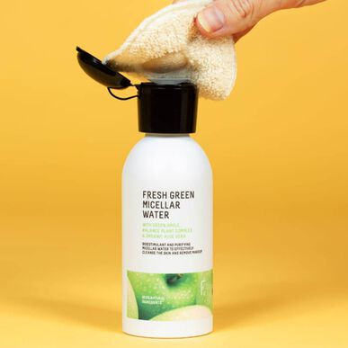 „Freshly Cosmetics“ gaivus žalias micelinis vanduo, prausiklis ir makiažo valiklis, 150 ml