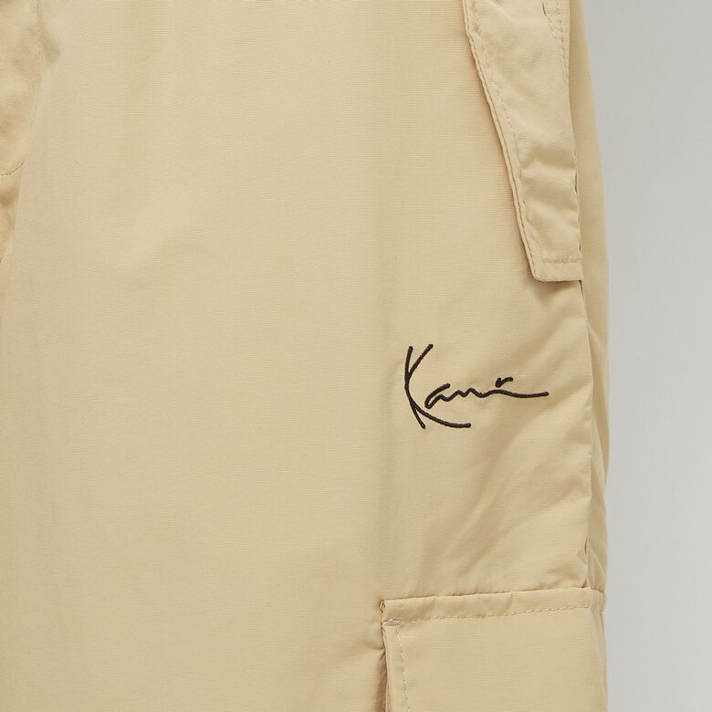Kleine, charakteristische, weite Fallschirmhose
