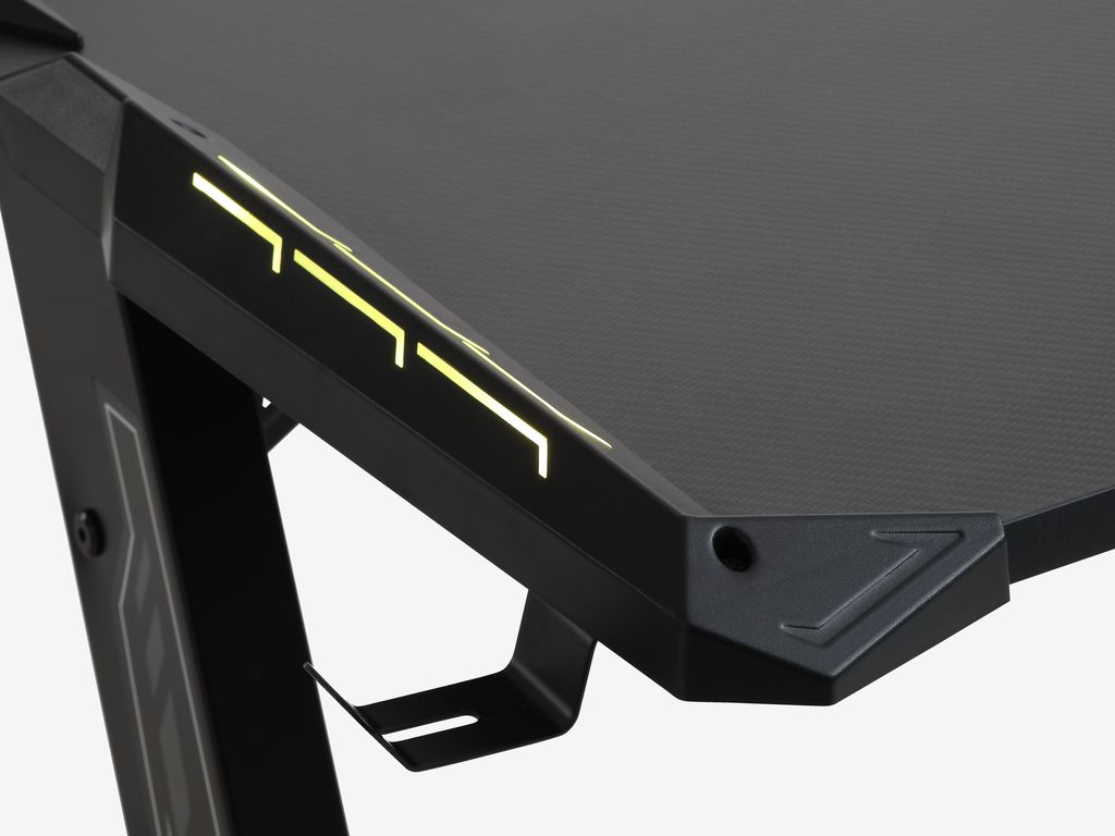 LINDHOLM Gold LINDHOLM 60x110 žaidimų stalas su LED lemputėmis ir puodelių laikikliu, juodas